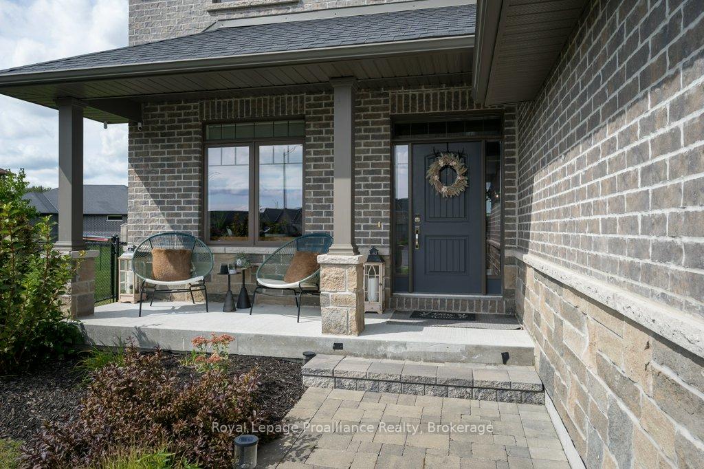 Photo 9 of 35 Virginia Crescent, Belleville, Thurlow Ward — HOMEH
