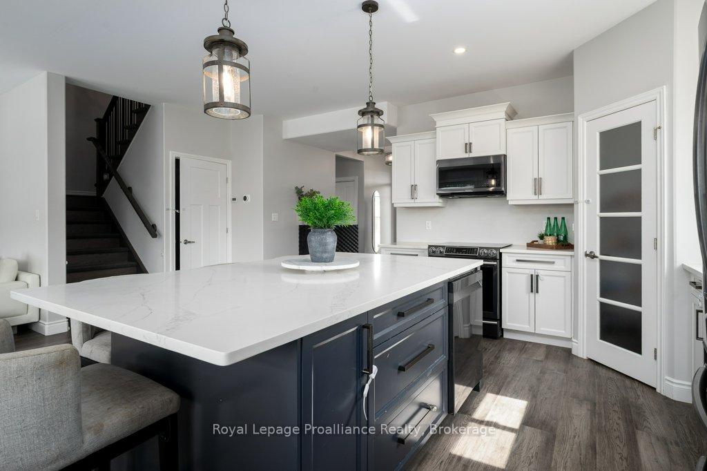 Photo 16 of 35 Virginia Crescent, Belleville, Thurlow Ward — HOMEH