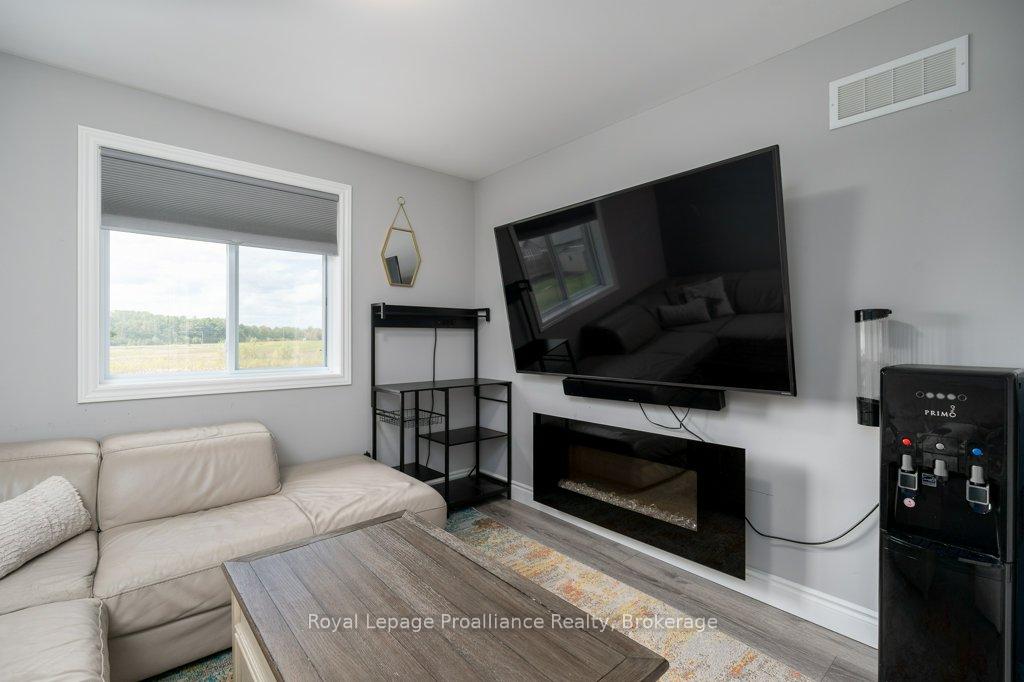 Photo 37 of 35 Virginia Crescent, Belleville, Thurlow Ward — HOMEH
