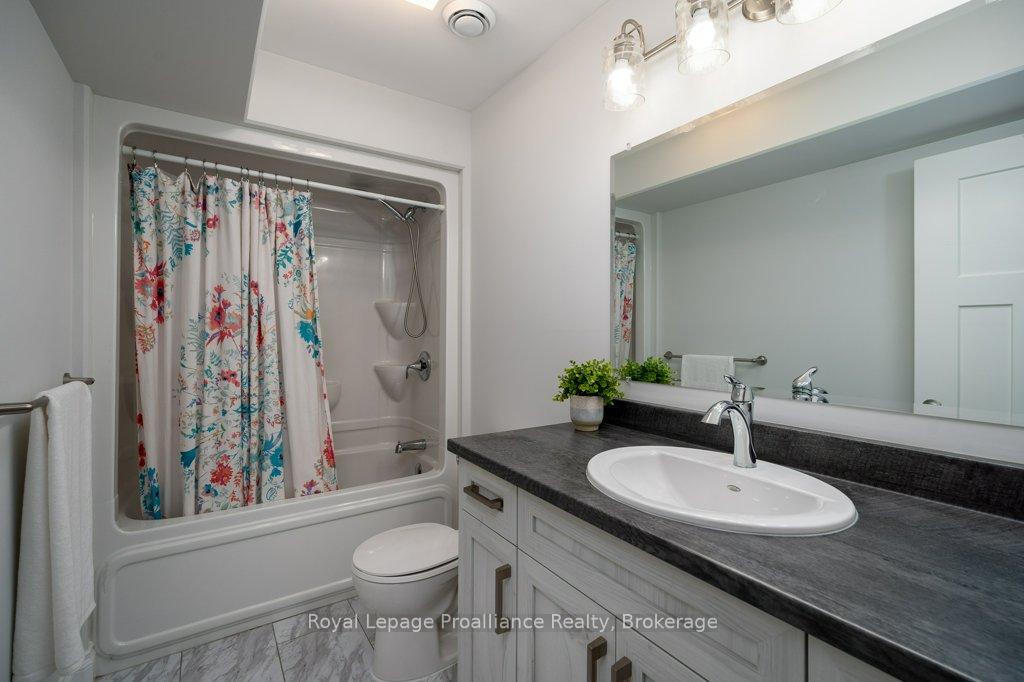 Photo 43 of 35 Virginia Crescent, Belleville, Thurlow Ward — HOMEH