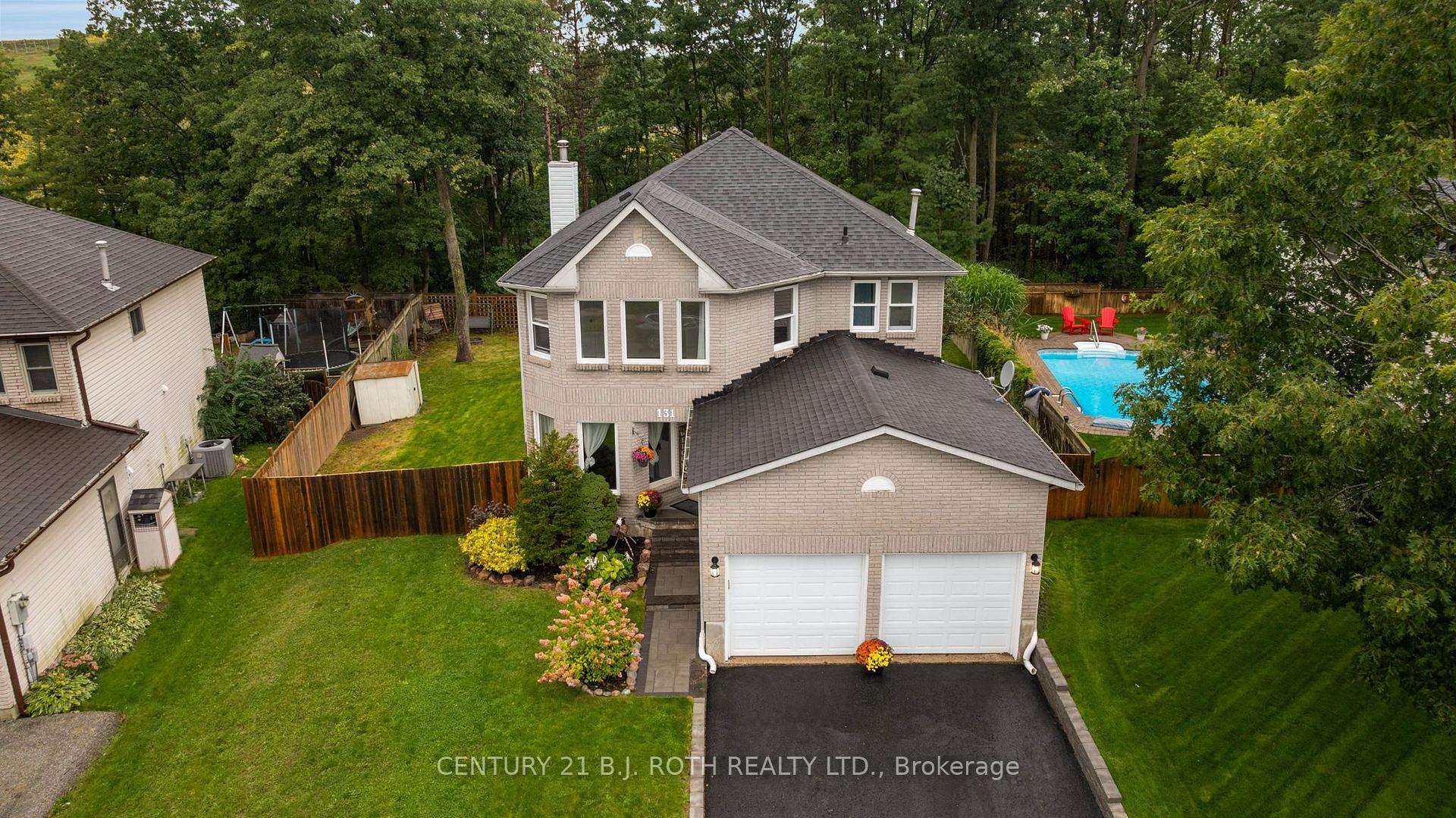 Photo 2 of 131 Browning Trail, Barrie, Letitia Heights — HOMEH