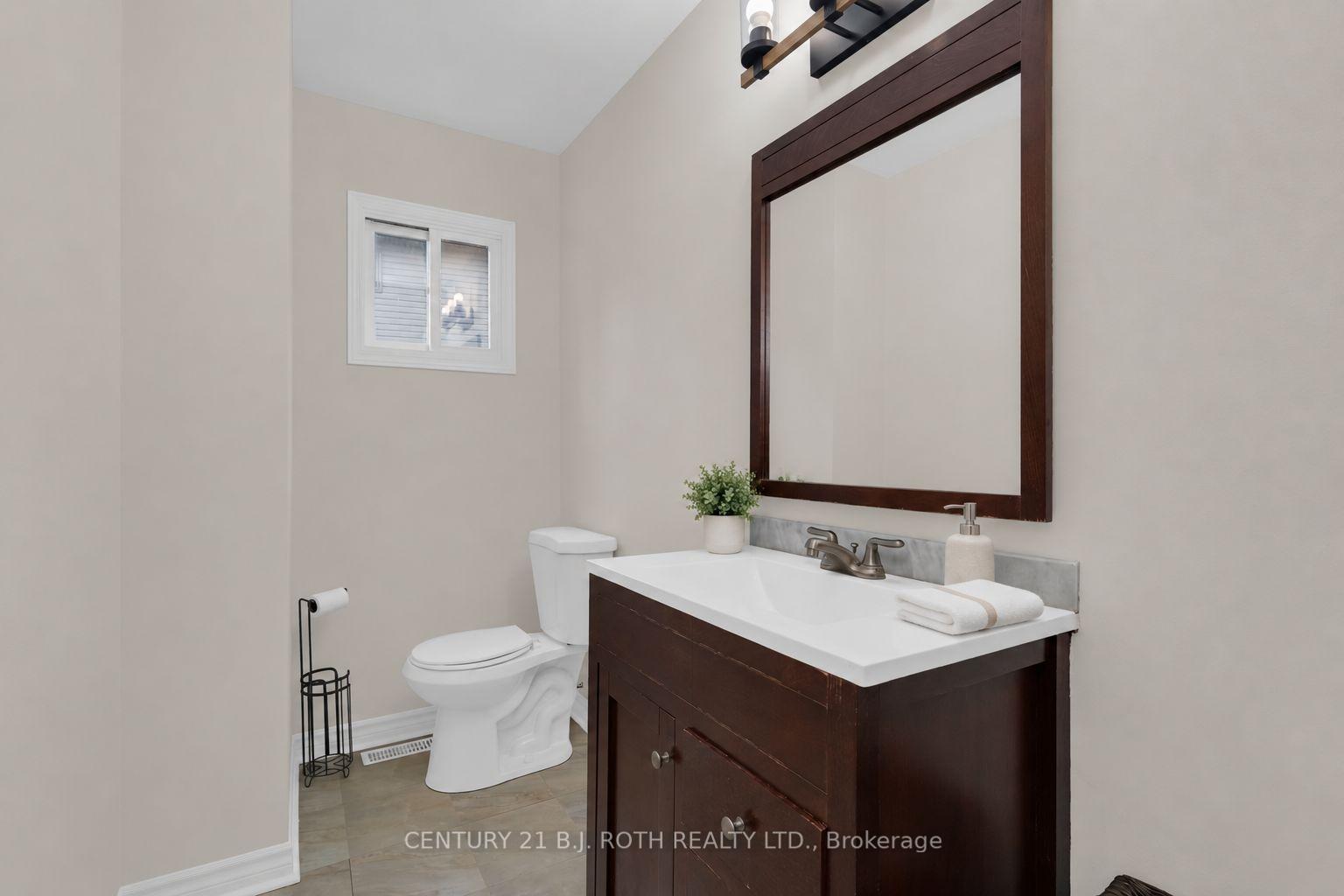 Photo 15 of 131 Browning Trail, Barrie, Letitia Heights — HOMEH