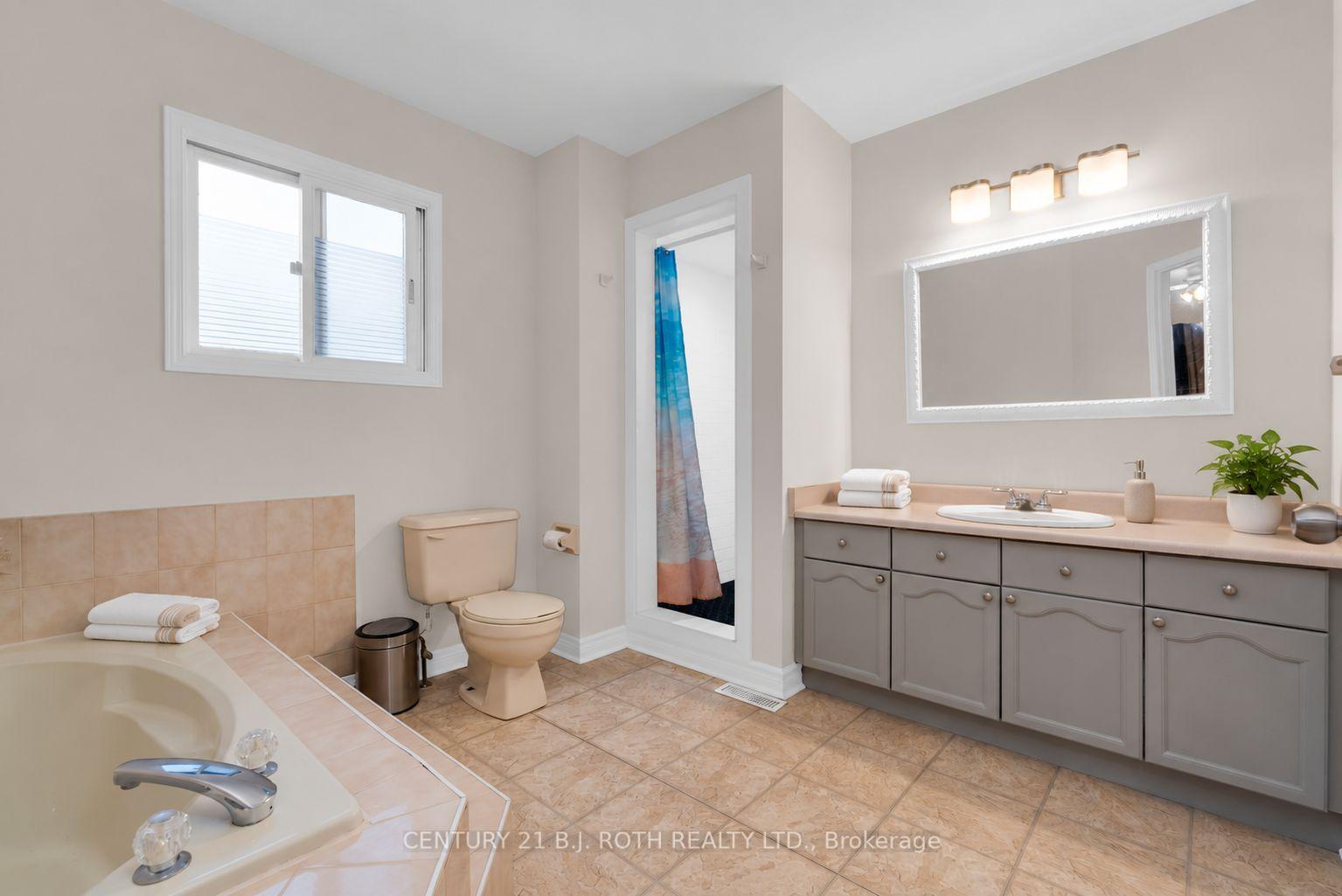 Photo 20 of 131 Browning Trail, Barrie, Letitia Heights — HOMEH