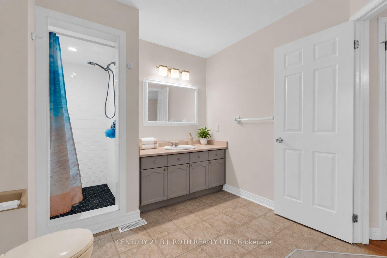 Photo 22 of 131 Browning Trail, Barrie, Letitia Heights — HOMEH