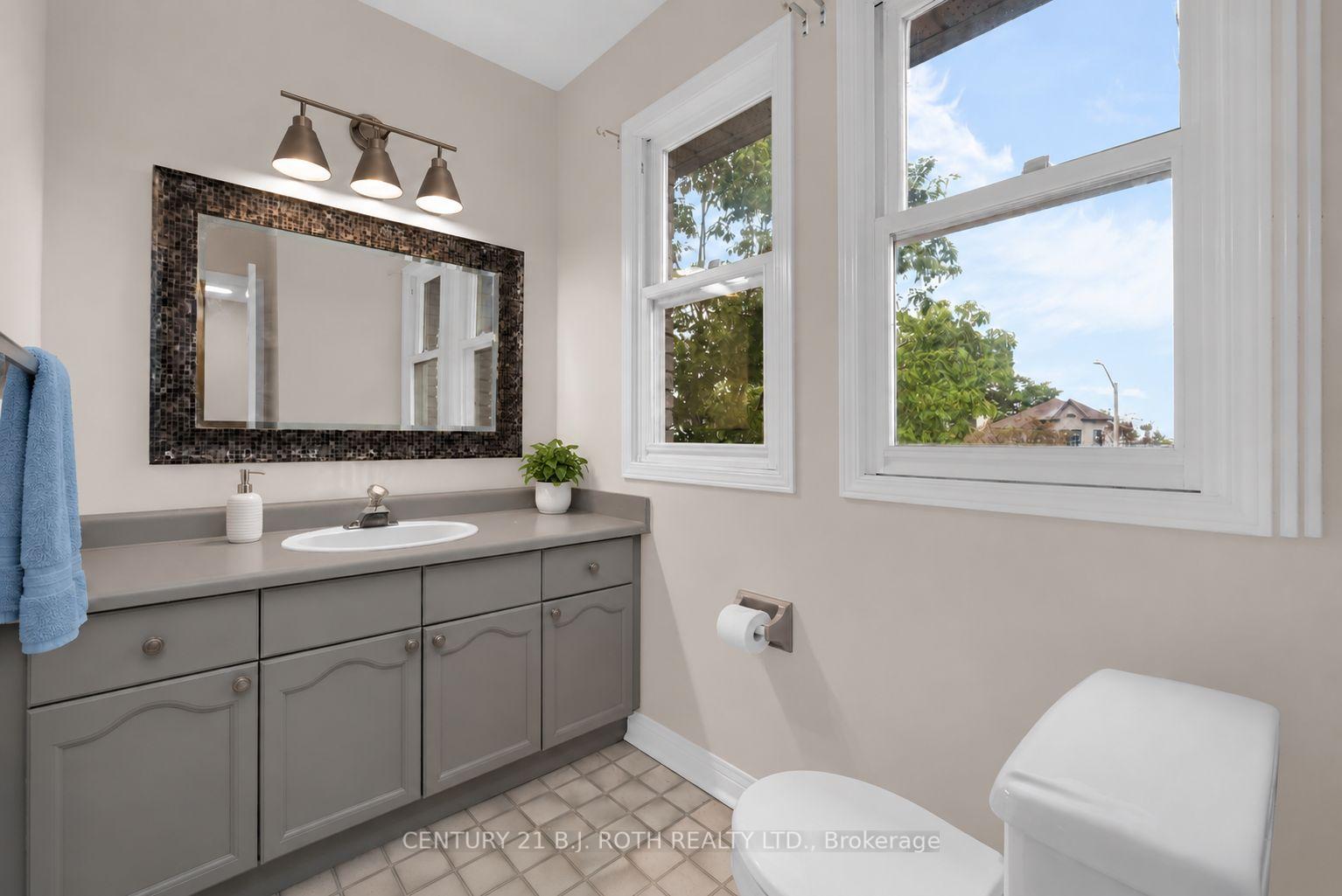 Photo 28 of 131 Browning Trail, Barrie, Letitia Heights — HOMEH