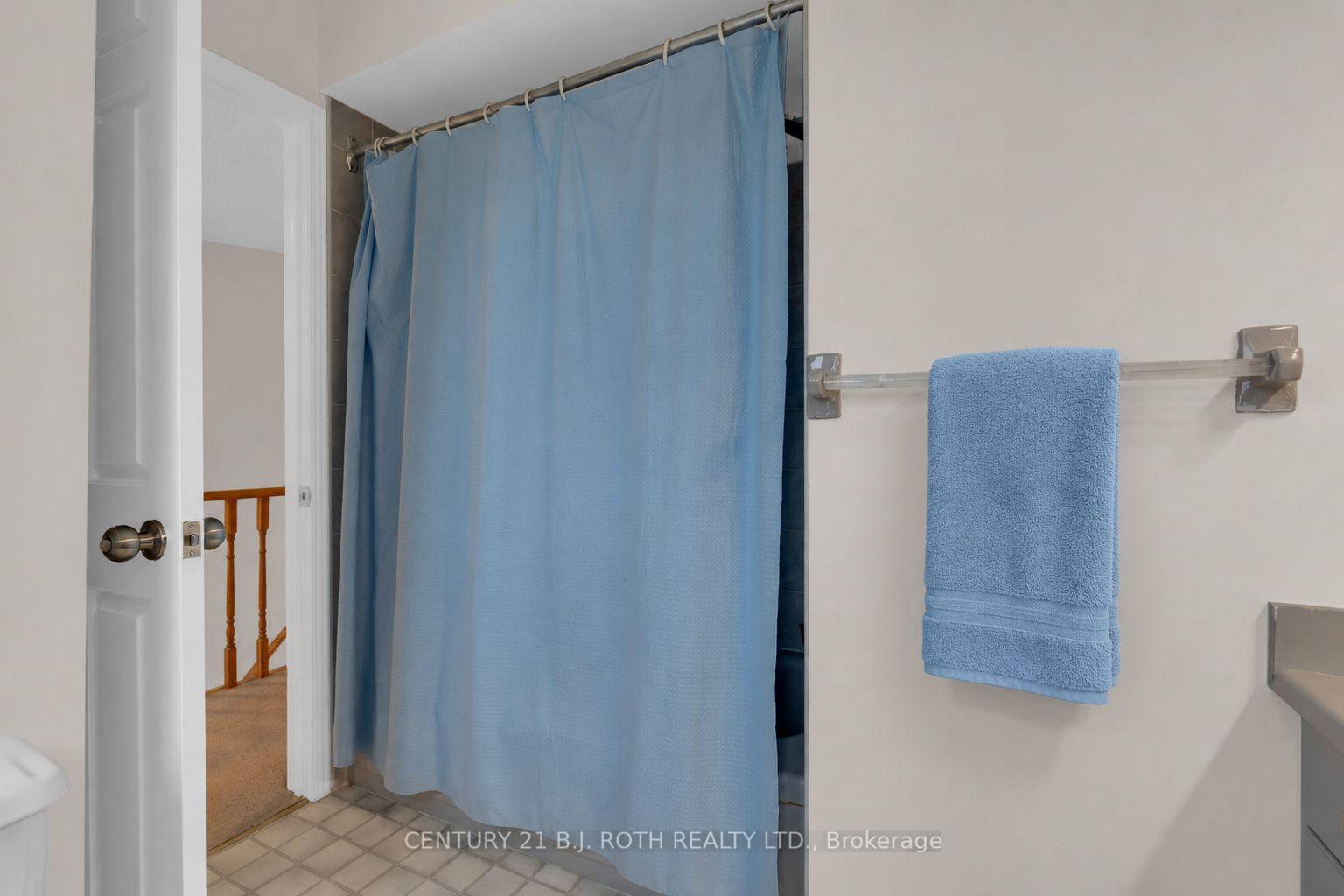 Photo 29 of 131 Browning Trail, Barrie, Letitia Heights — HOMEH