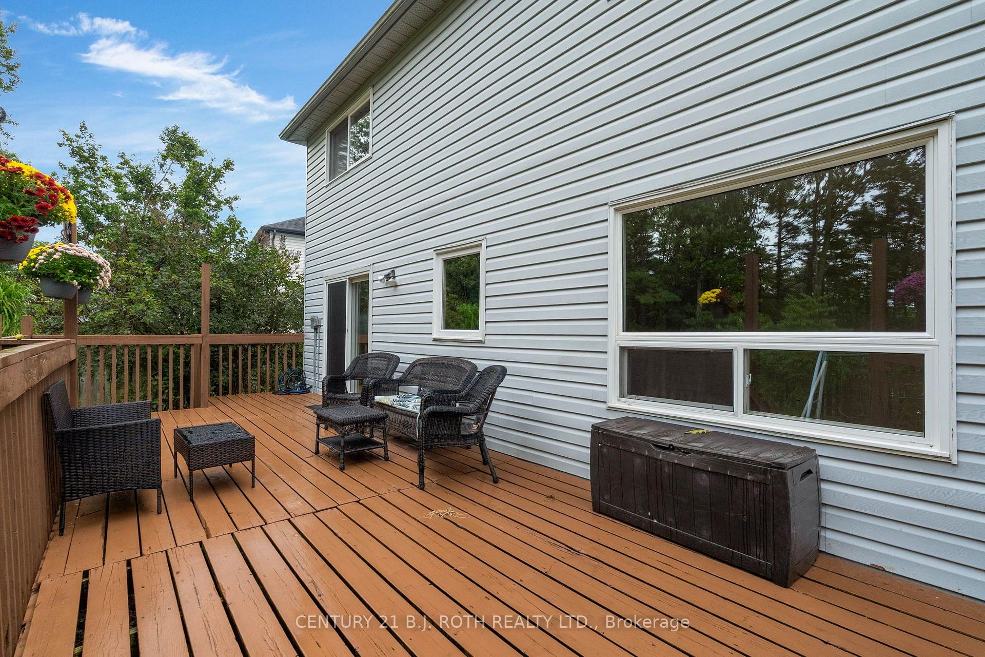 Photo 30 of 131 Browning Trail, Barrie, Letitia Heights — HOMEH
