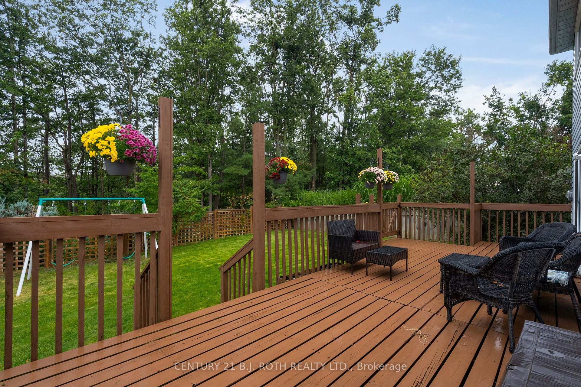 Photo 31 of 131 Browning Trail, Barrie, Letitia Heights — HOMEH