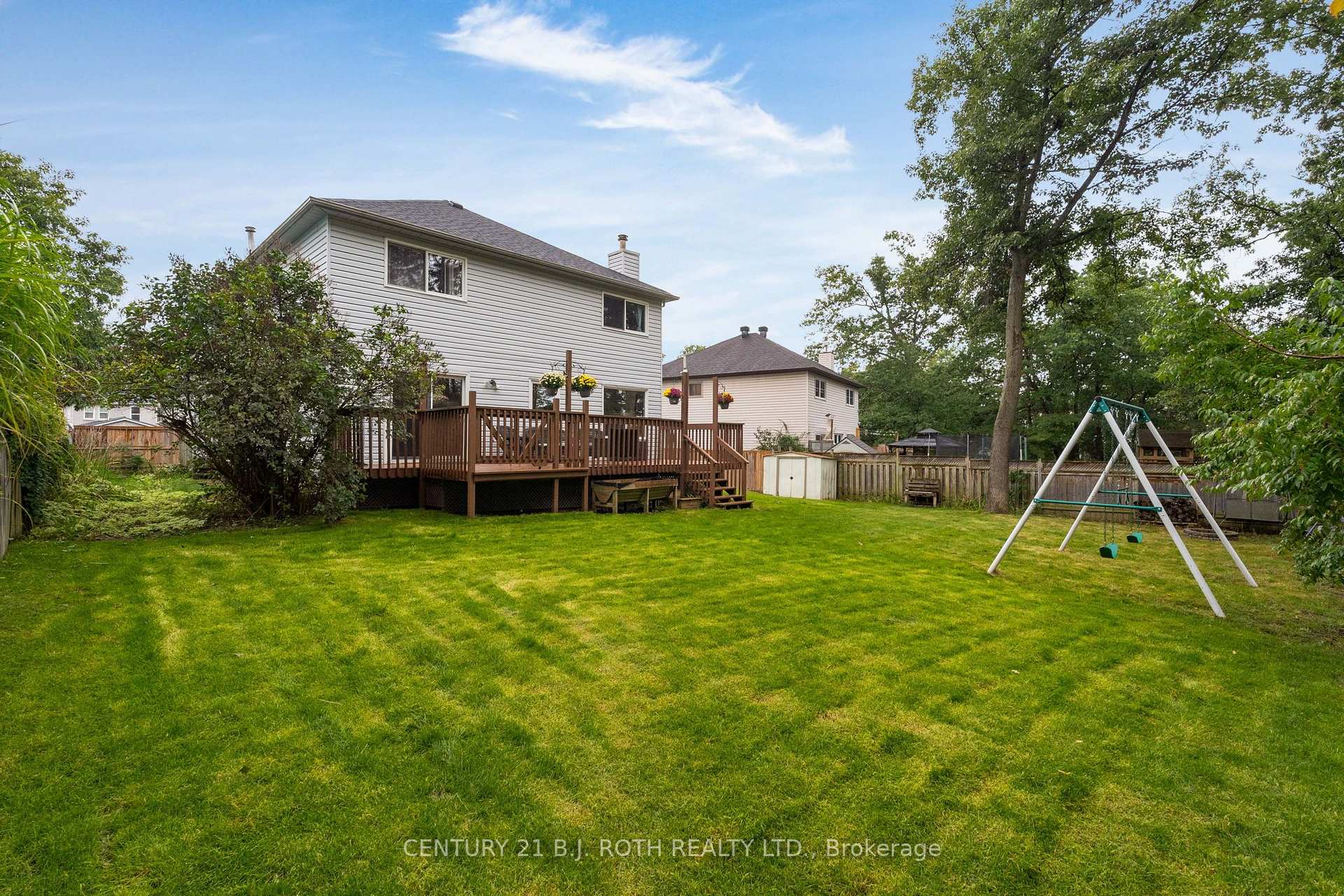 Photo 34 of 131 Browning Trail, Barrie, Letitia Heights — HOMEH