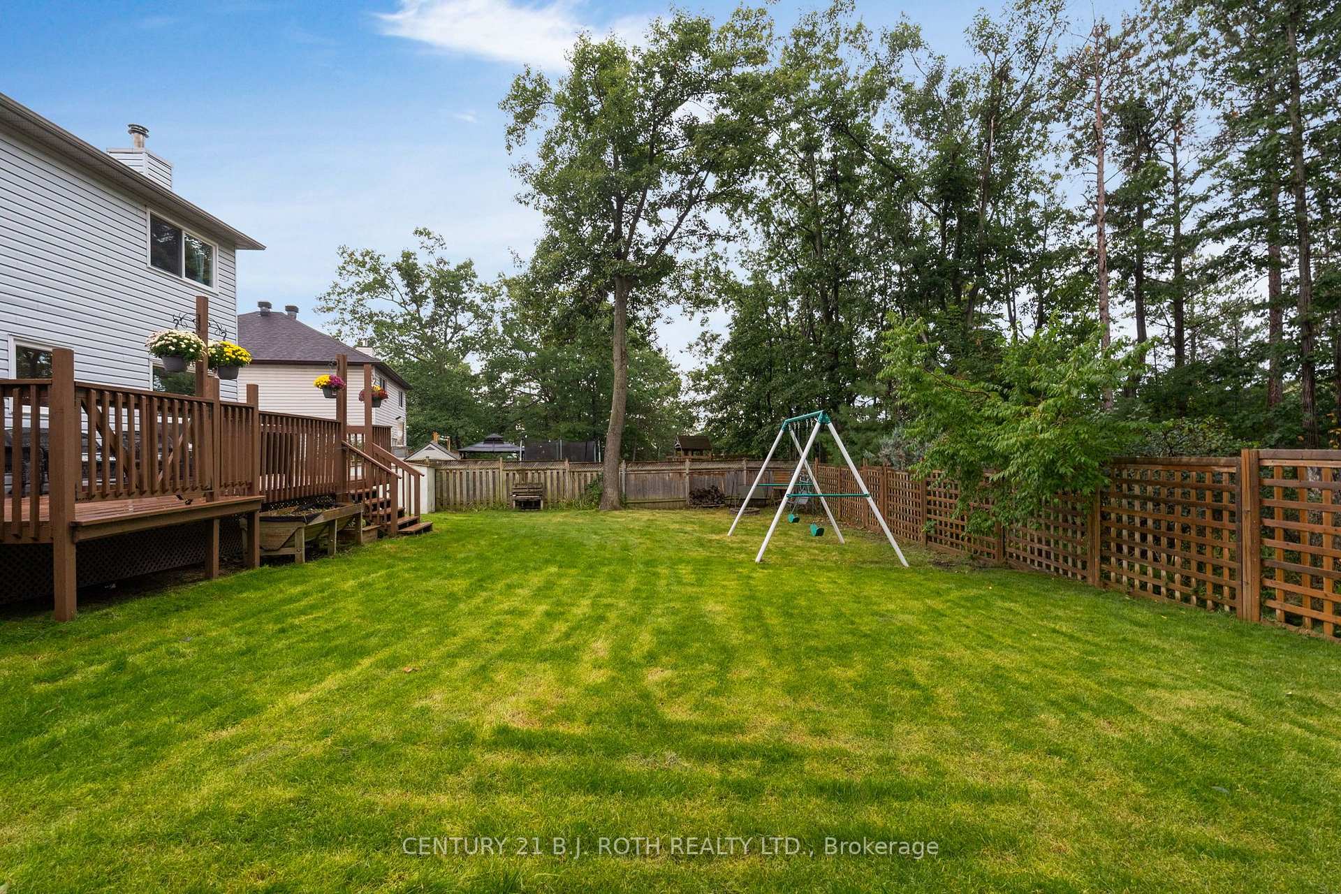 Photo 35 of 131 Browning Trail, Barrie, Letitia Heights — HOMEH