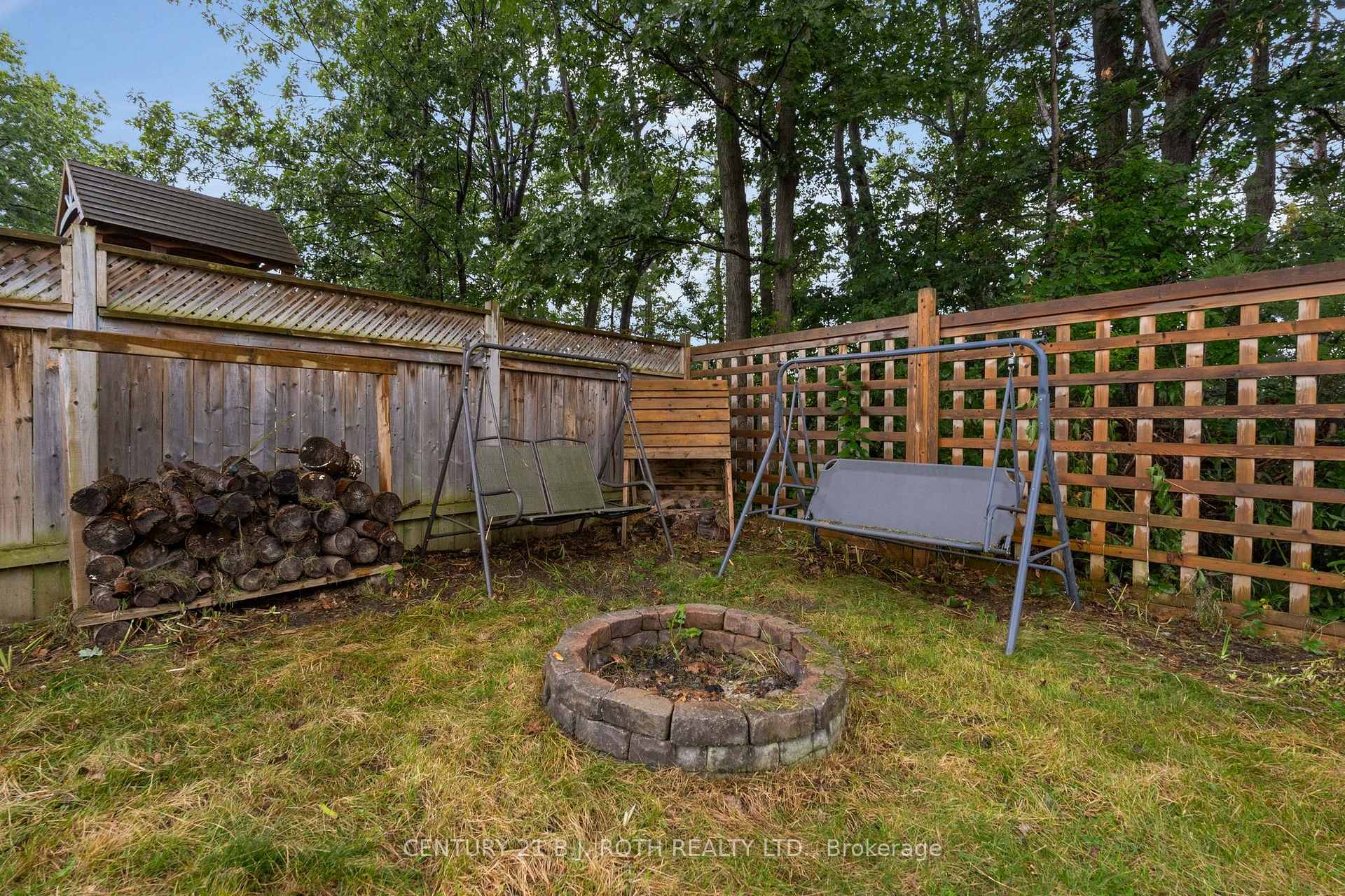 Photo 36 of 131 Browning Trail, Barrie, Letitia Heights — HOMEH