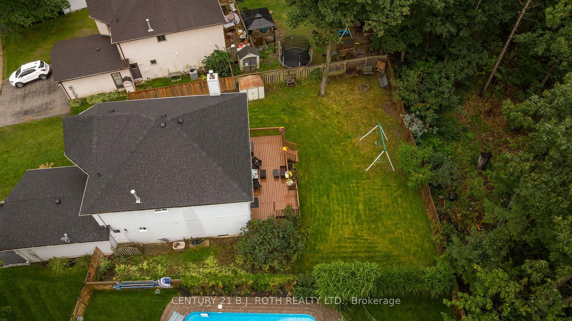 Photo 37 of 131 Browning Trail, Barrie, Letitia Heights — HOMEH