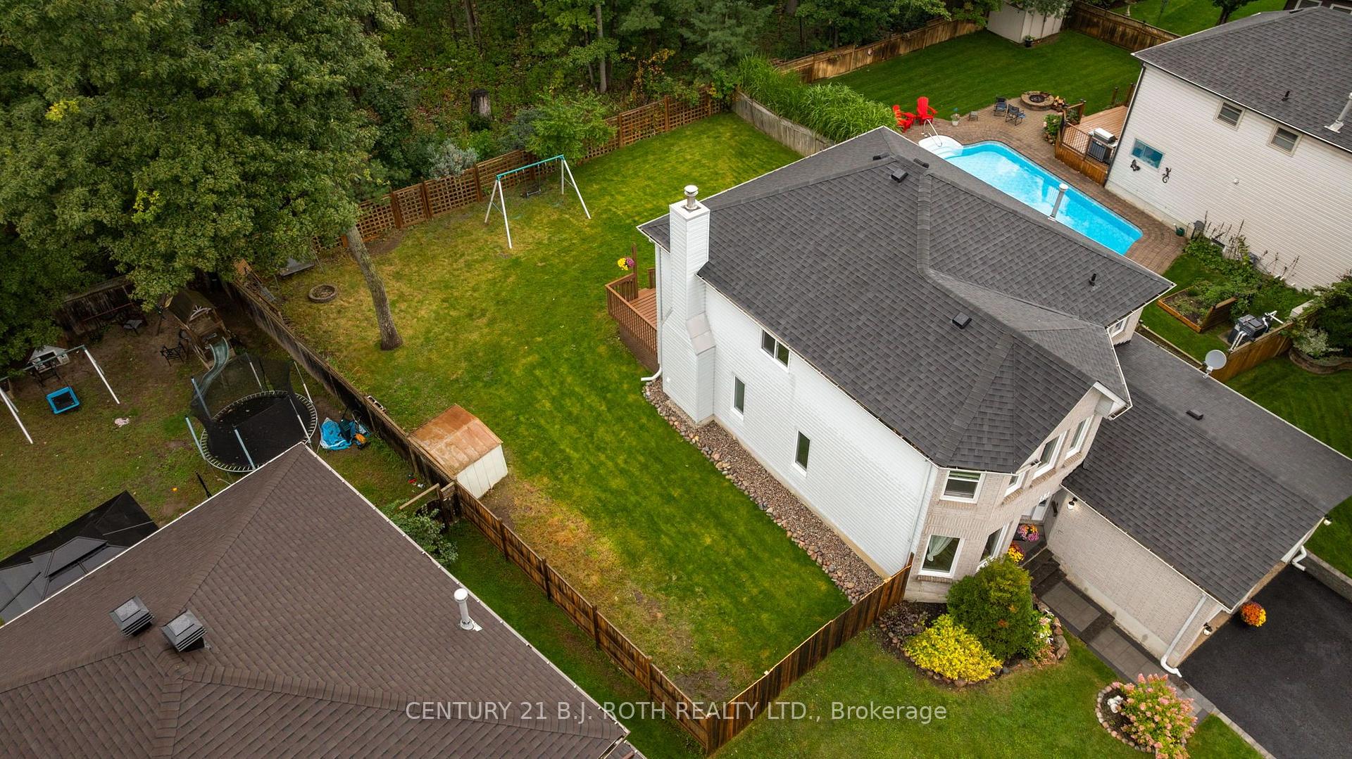 Photo 38 of 131 Browning Trail, Barrie, Letitia Heights — HOMEH