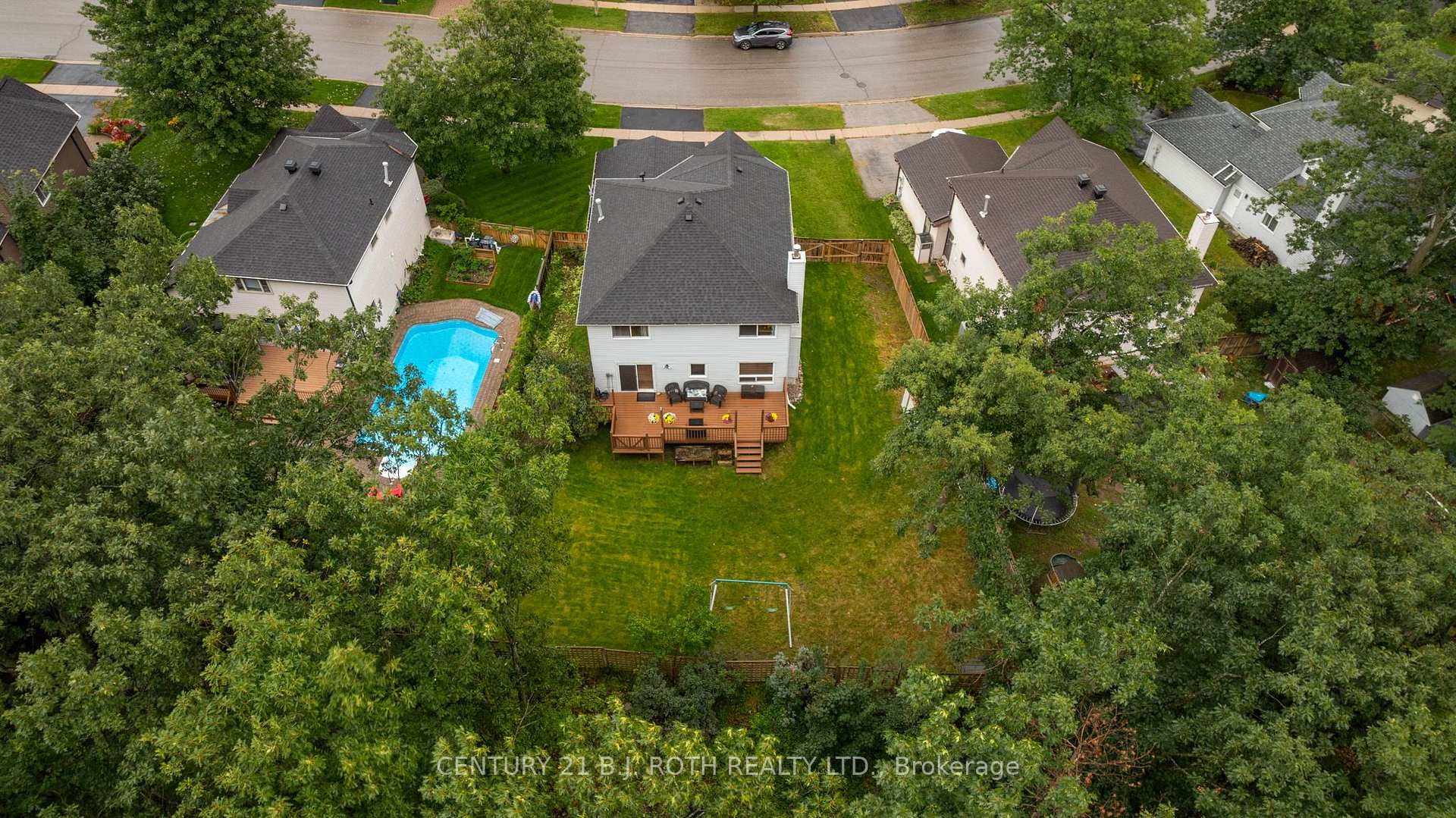 Photo 39 of 131 Browning Trail, Barrie, Letitia Heights — HOMEH