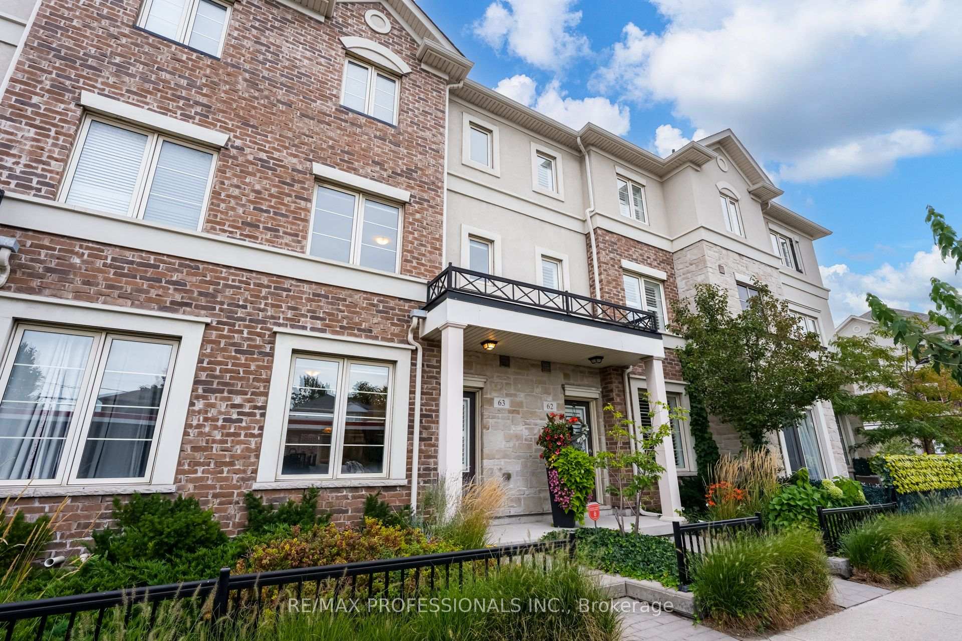 Photo 3 of Unit 63, 636 Evans Avenue, Etobicoke, Alderwood — HOMEH