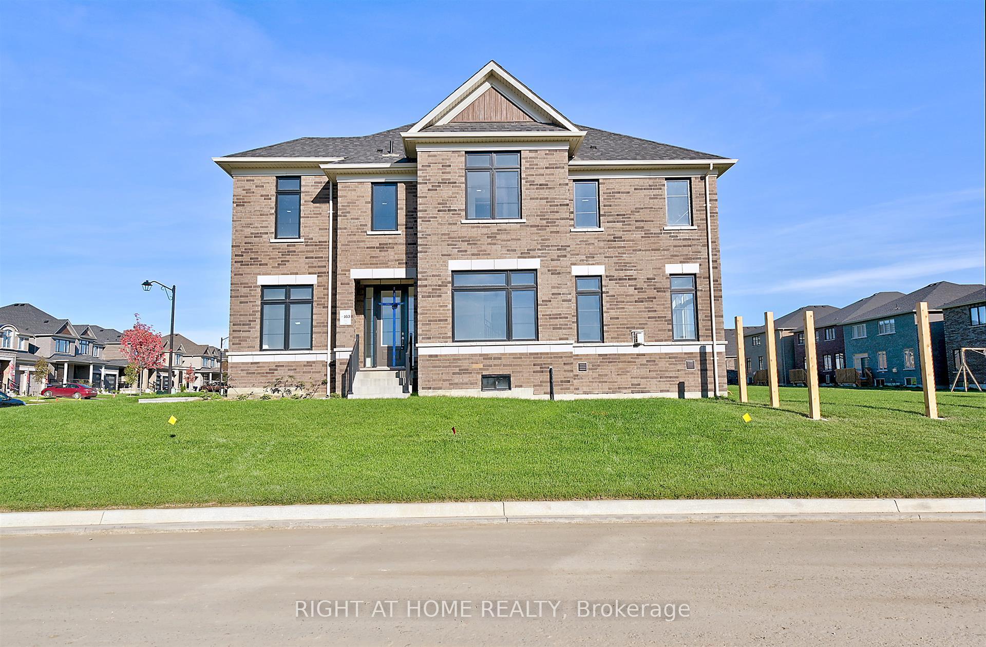 Photo 40 of 56 Sparrow Way, Adjala-Tosorontio, Colgan — HOMEH