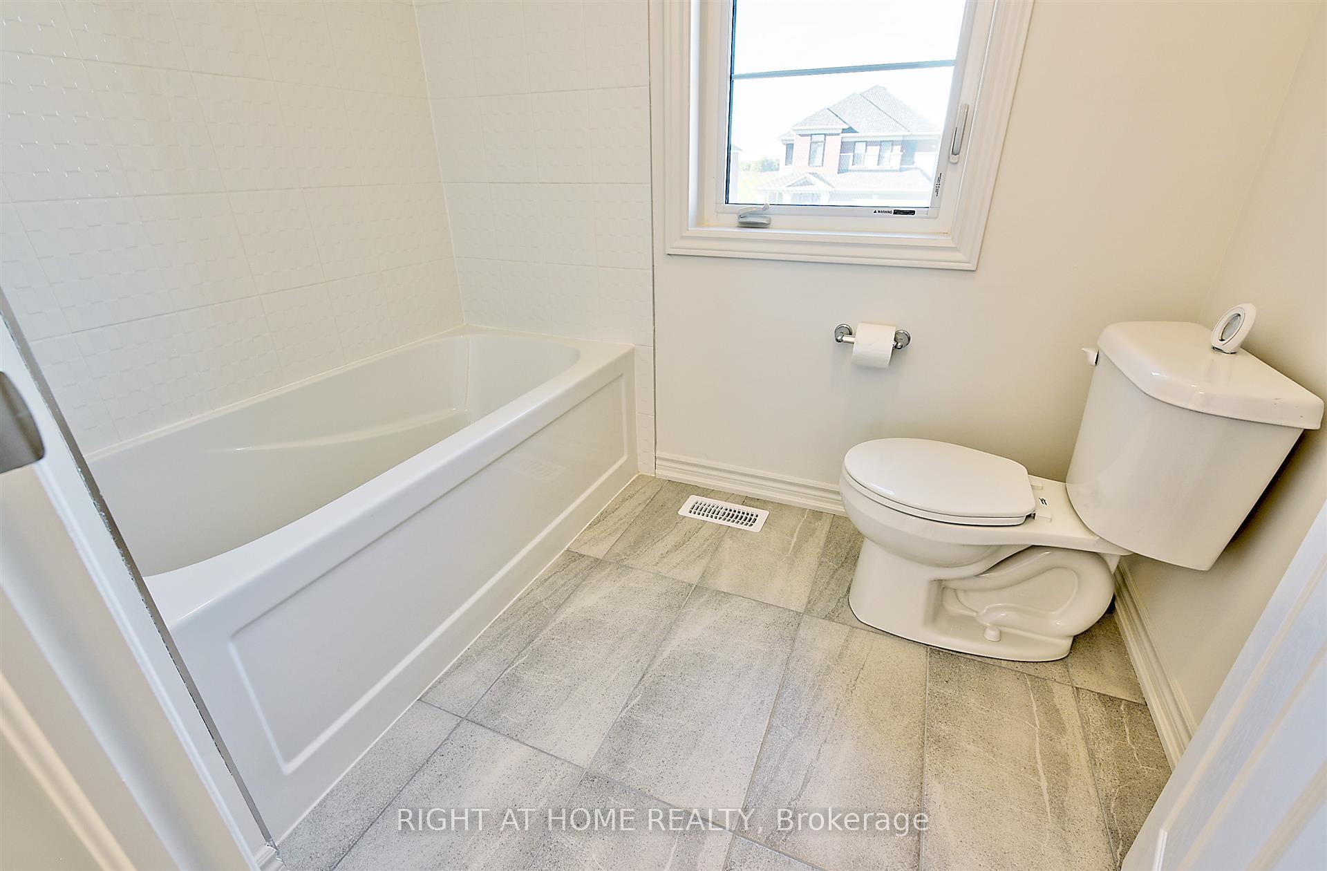Photo 33 of 56 Sparrow Way, Adjala-Tosorontio, Colgan — HOMEH