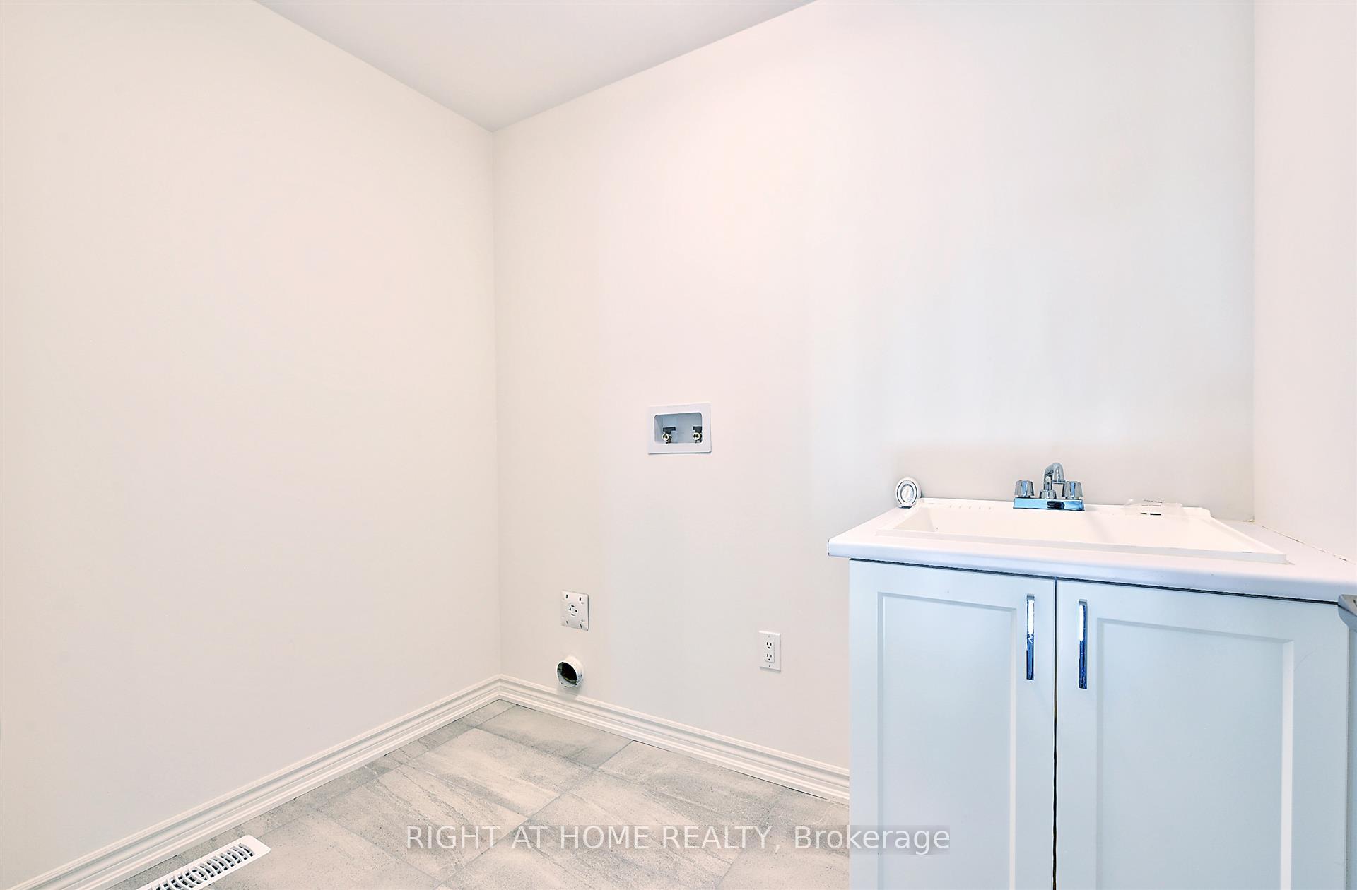 Photo 36 of 56 Sparrow Way, Adjala-Tosorontio, Colgan — HOMEH