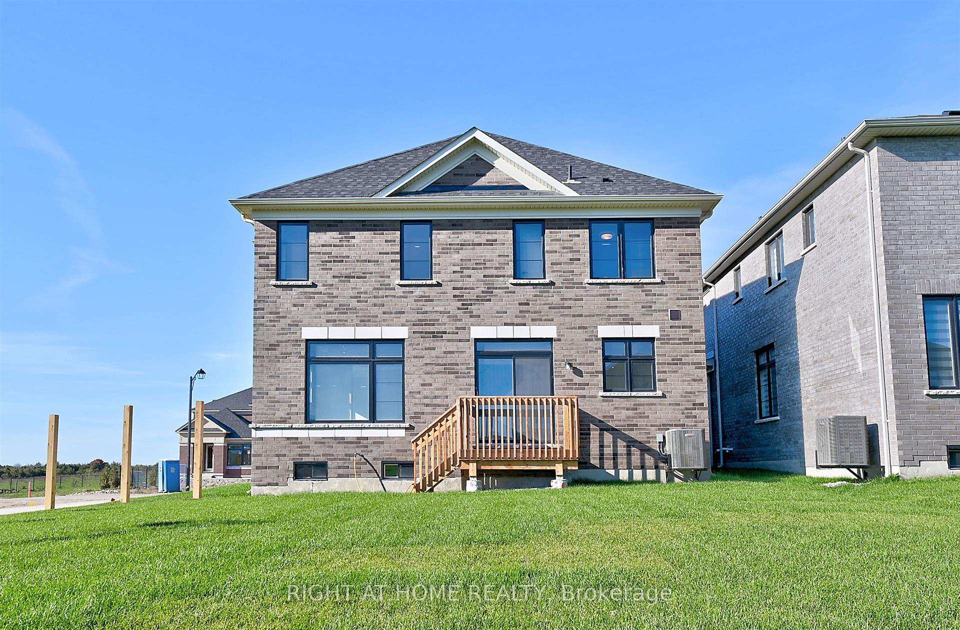 Photo 38 of 56 Sparrow Way, Adjala-Tosorontio, Colgan — HOMEH
