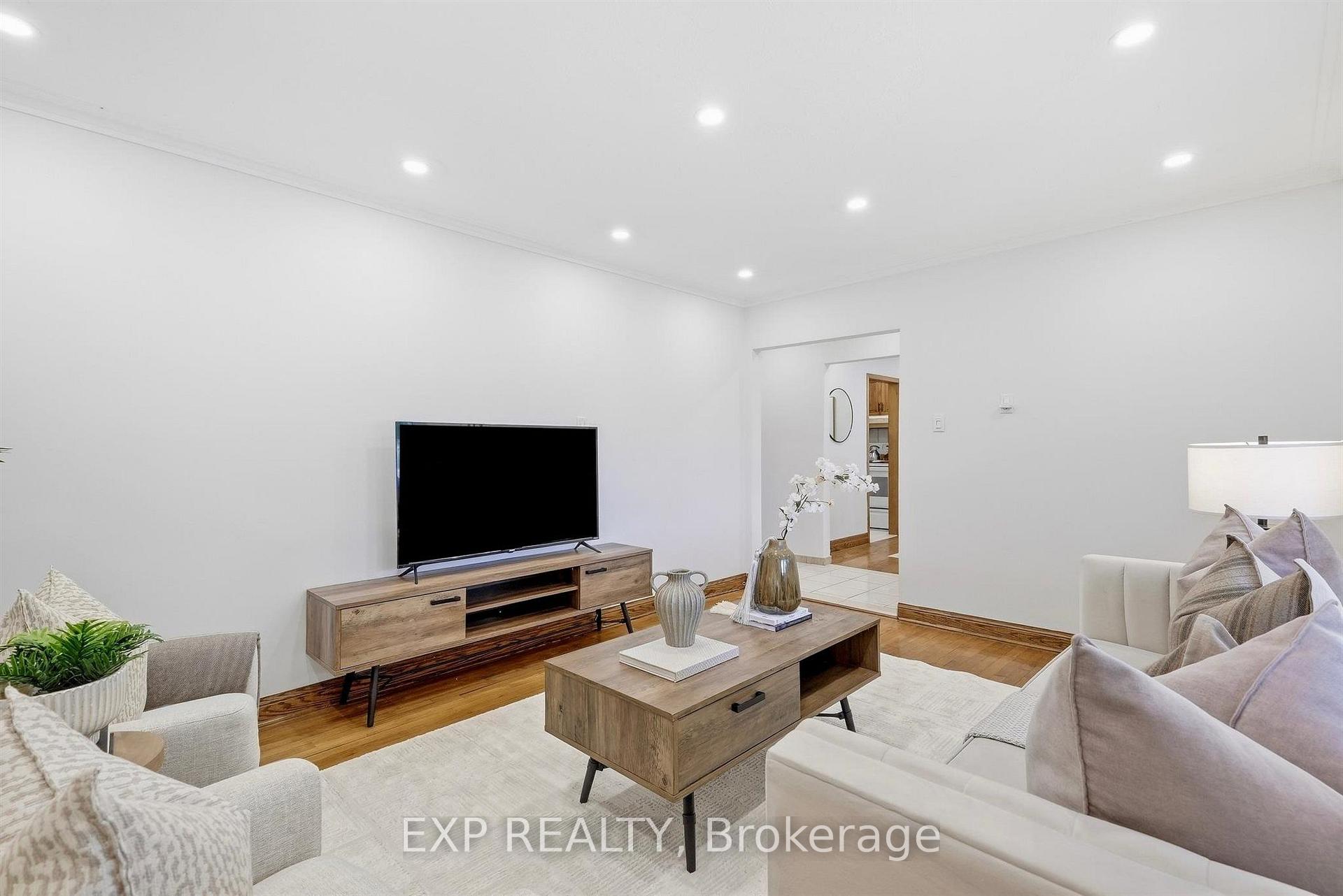 Photo 8 of 21 Wallasey Avenue, North York, Humberlea-Pelmo Park — HOMEH