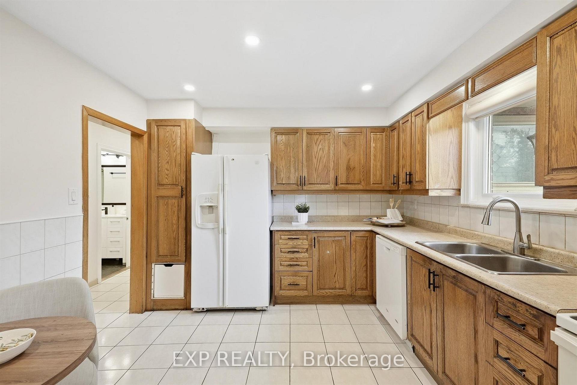 Photo 12 of 21 Wallasey Avenue, North York, Humberlea-Pelmo Park — HOMEH