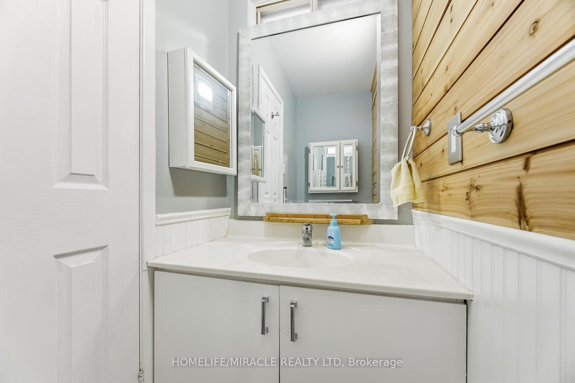 Photo 18 of 413 Terry Drive, Newmarket, Central Newmarket — HOMEH