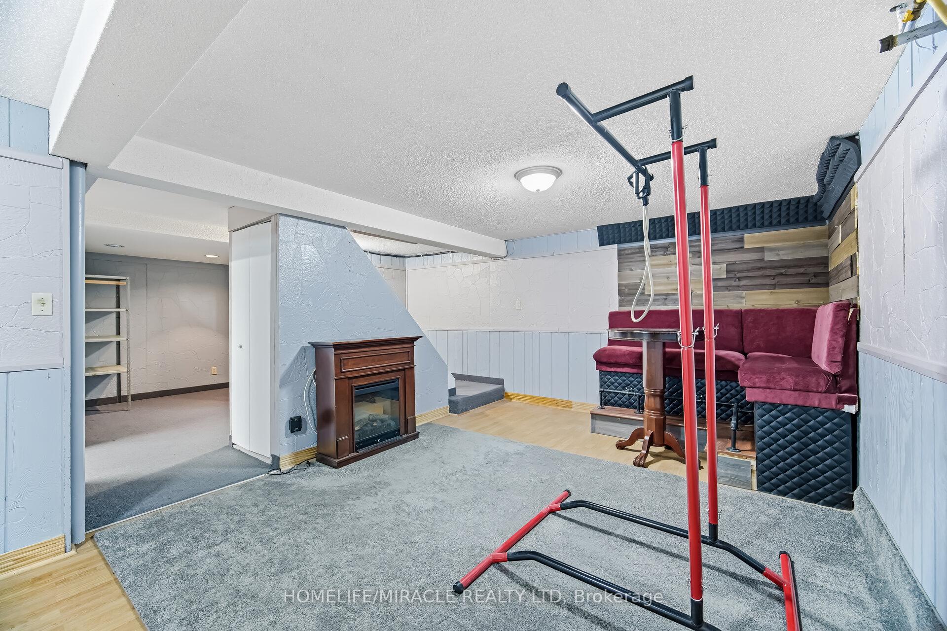Photo 33 of 413 Terry Drive, Newmarket, Central Newmarket — HOMEH