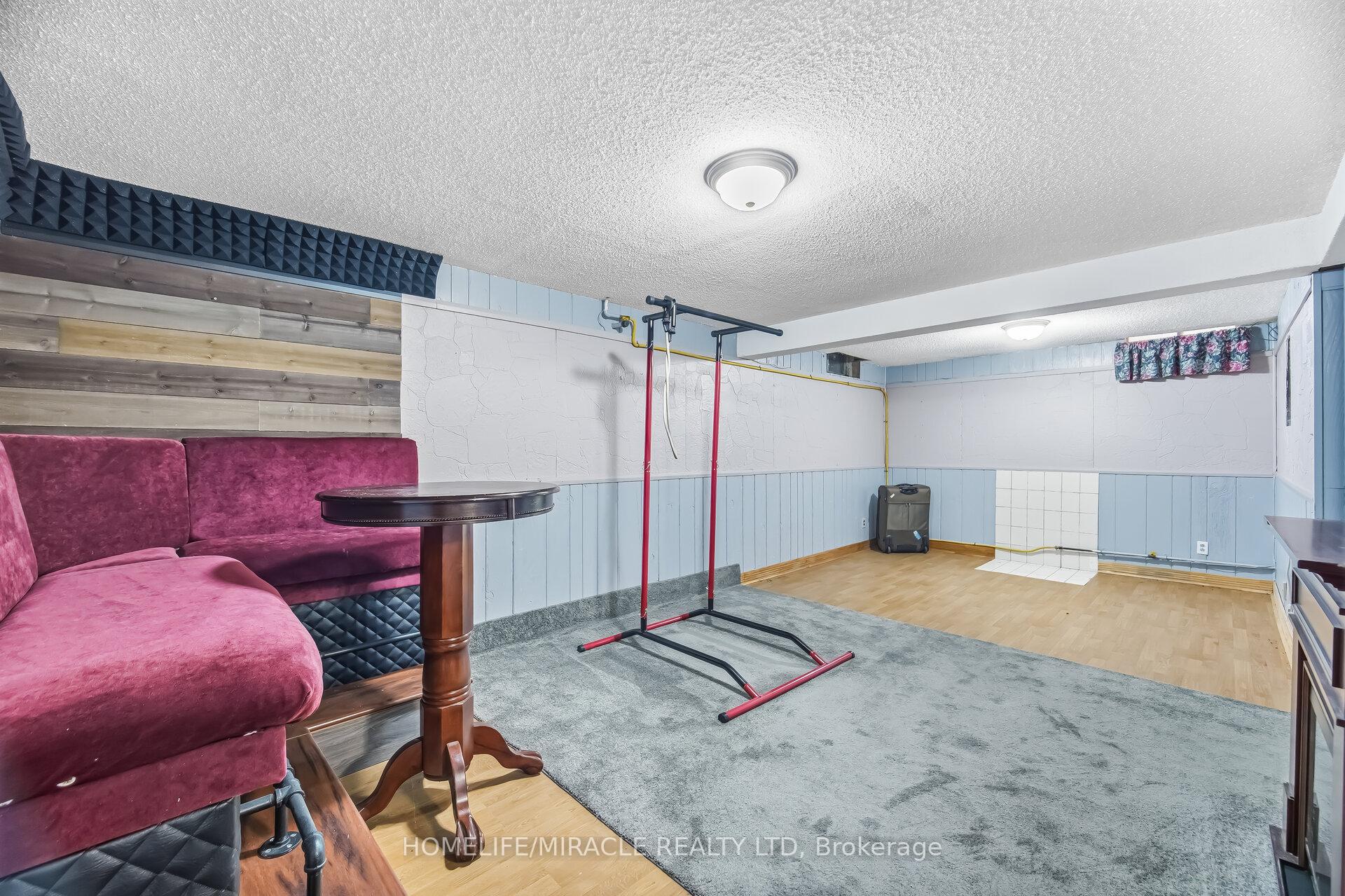 Photo 34 of 413 Terry Drive, Newmarket, Central Newmarket — HOMEH