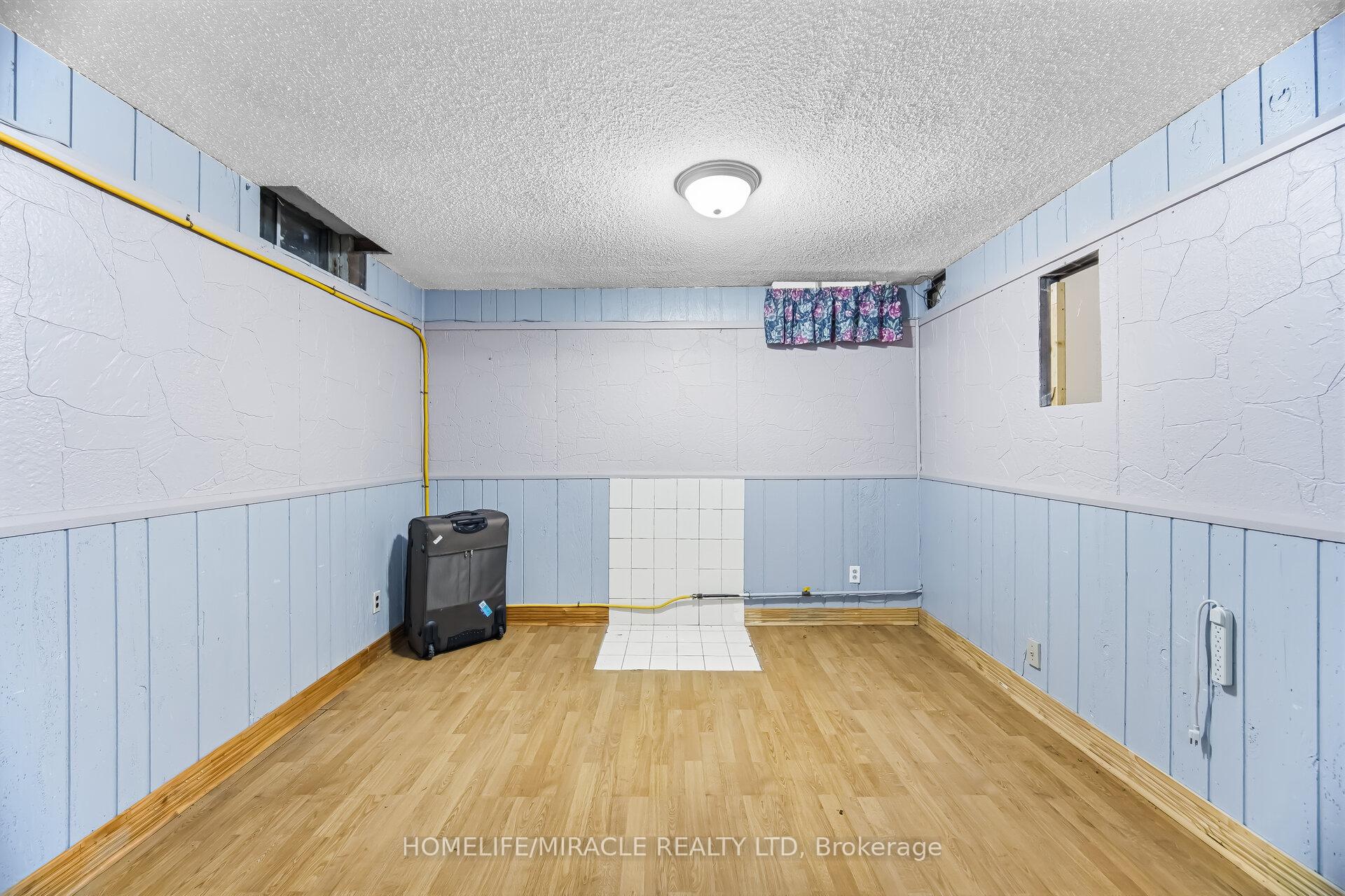 Photo 35 of 413 Terry Drive, Newmarket, Central Newmarket — HOMEH
