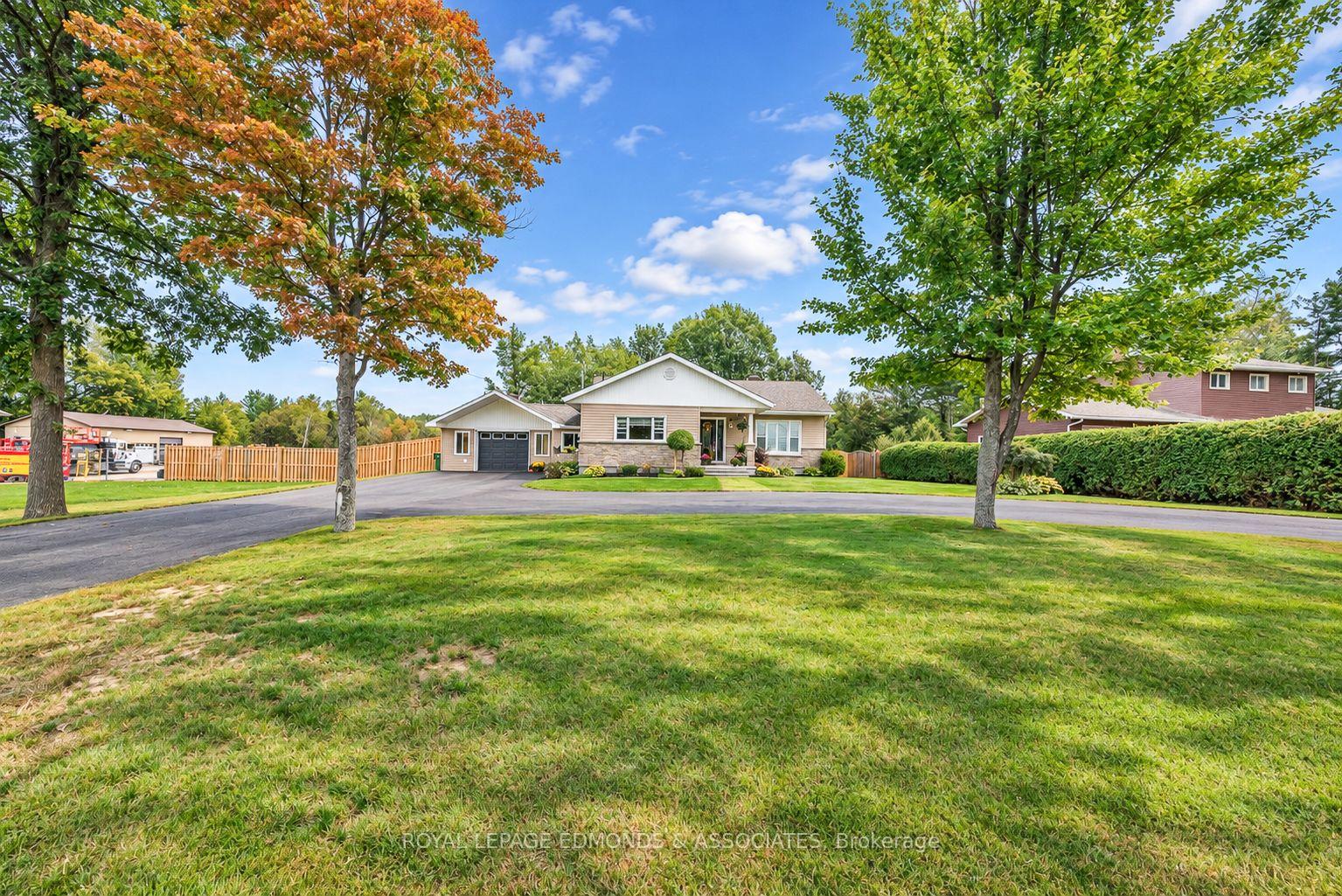 Front of 11952 Round Lake Road