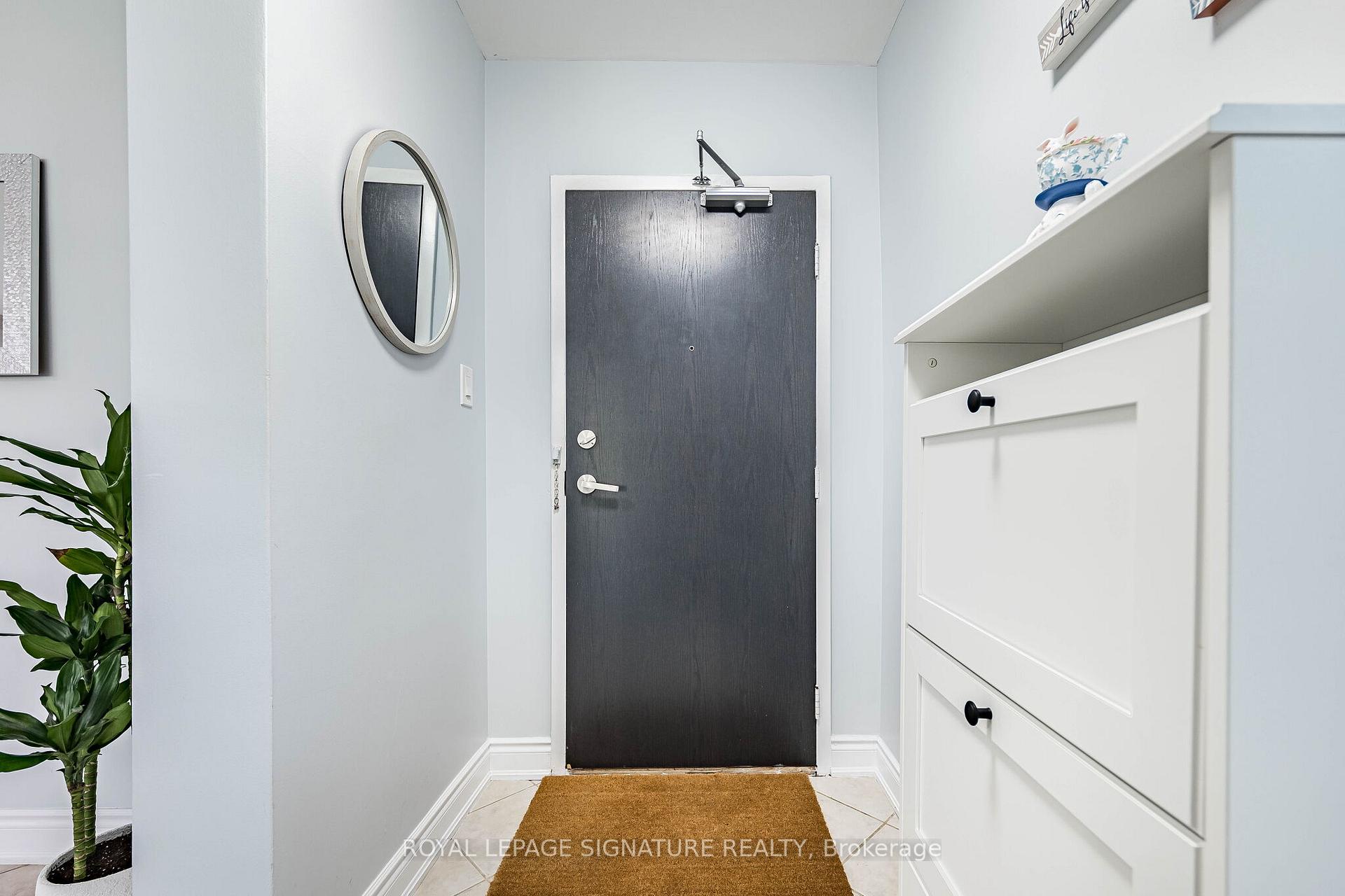 Photo 4 of Unit 405, 25 Four Winds Drive, North York, York University Heights — HOMEH
