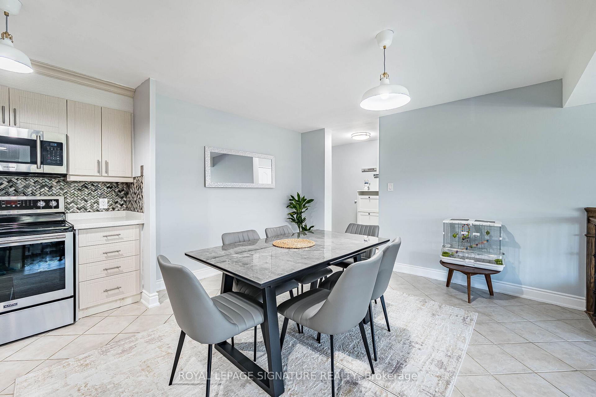 Photo 7 of Unit 405, 25 Four Winds Drive, North York, York University Heights — HOMEH