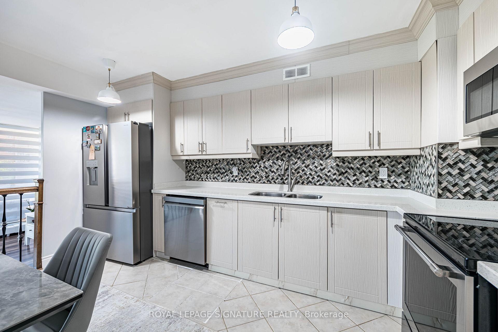 Photo 14 of Unit 405, 25 Four Winds Drive, North York, York University Heights — HOMEH
