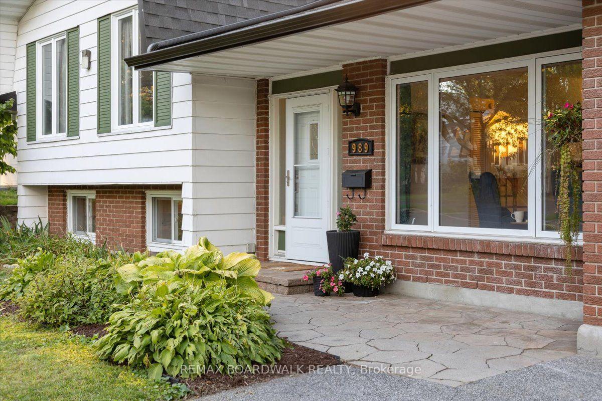 Photo 2 of 989 Cahill Drive W, Ottawa, Hunt Club/Western Community — HOMEH