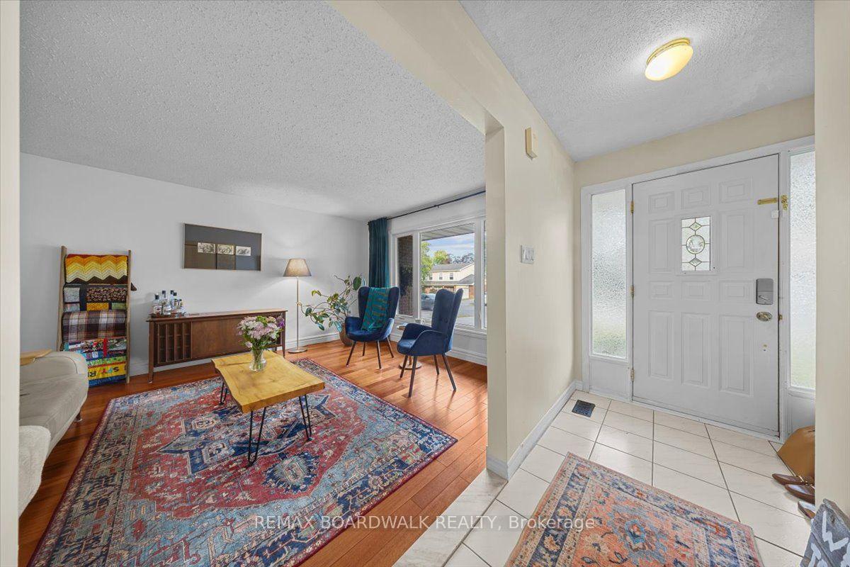 Photo 3 of 989 Cahill Drive W, Ottawa, Hunt Club/Western Community — HOMEH