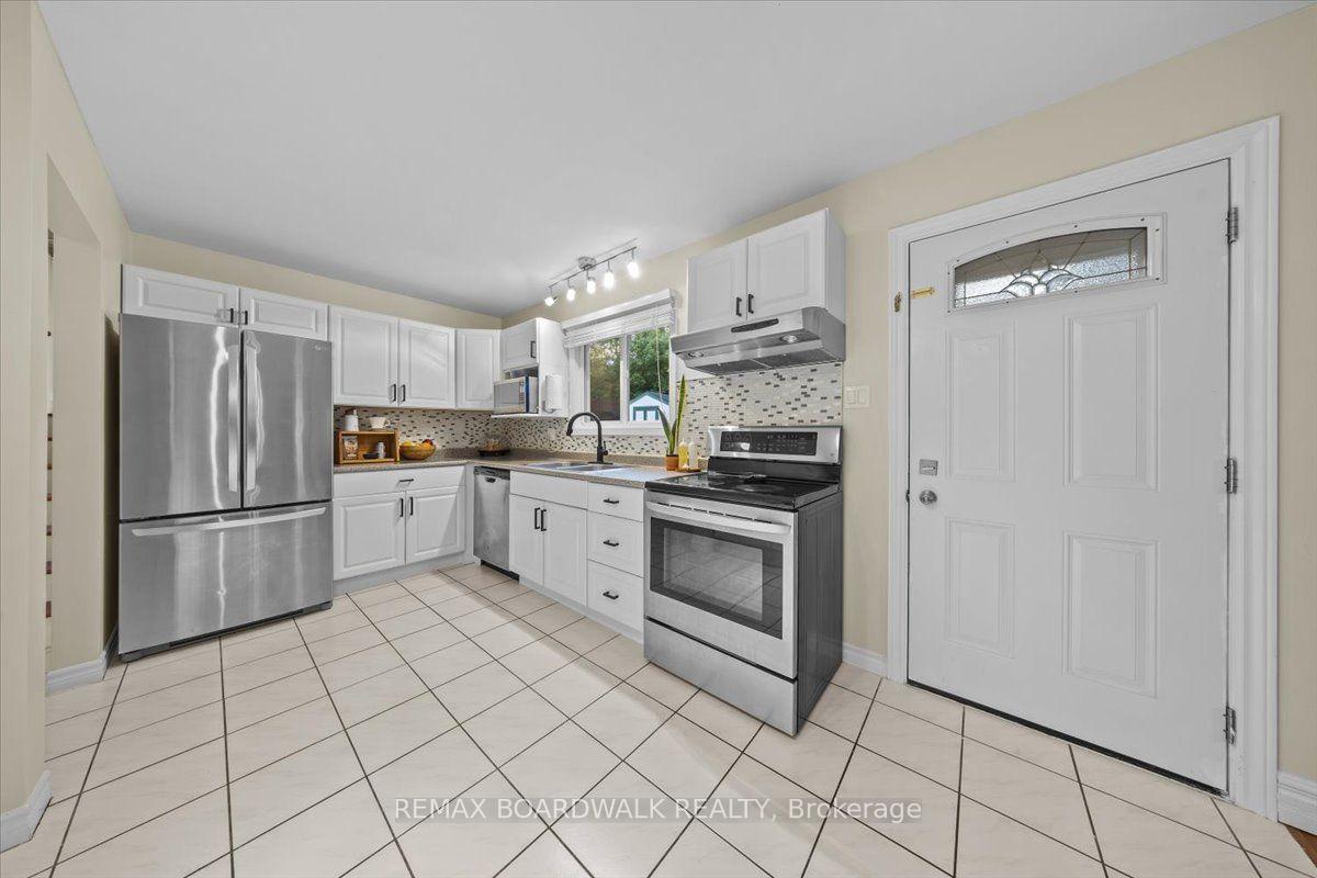 Photo 9 of 989 Cahill Drive W, Ottawa, Hunt Club/Western Community — HOMEH