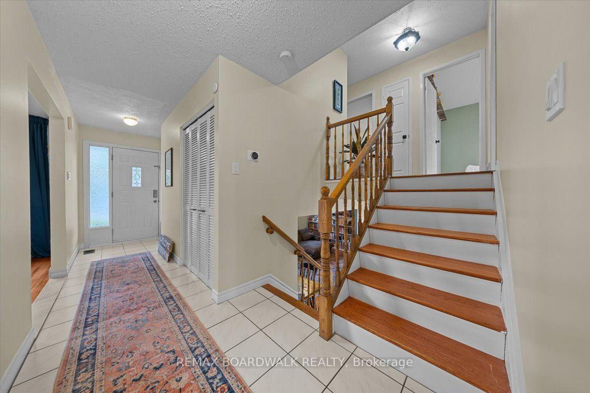 Photo 14 of 989 Cahill Drive W, Ottawa, Hunt Club/Western Community — HOMEH