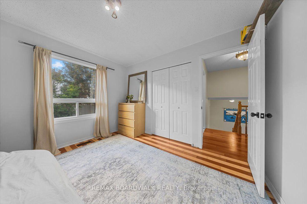 Photo 17 of 989 Cahill Drive W, Ottawa, Hunt Club/Western Community — HOMEH