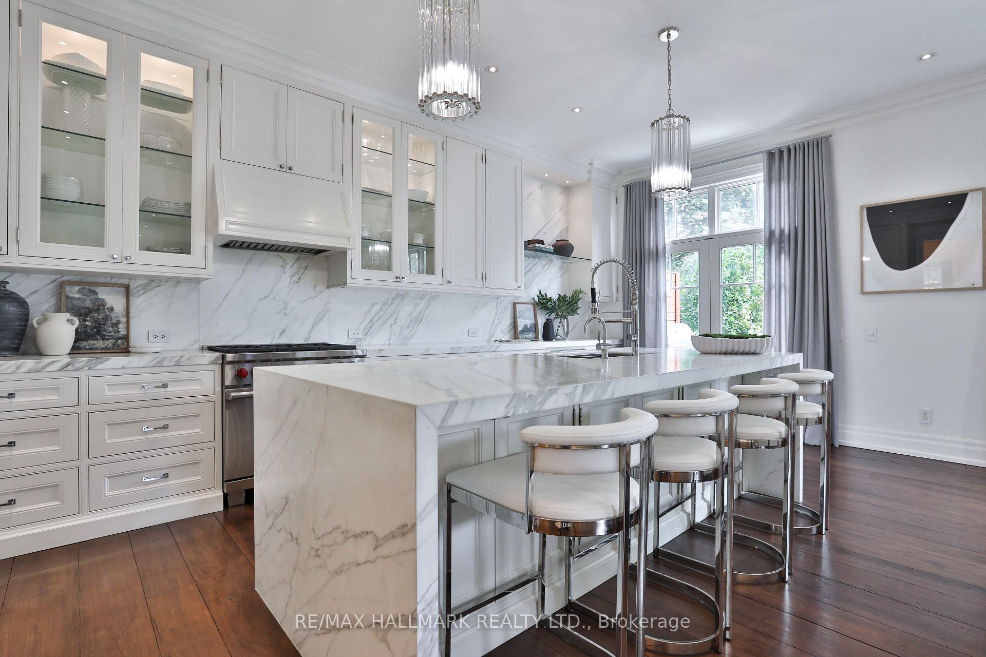 Photo 17 of 11 Forest Ridge Drive, Toronto, Forest Hill North — HOMEH