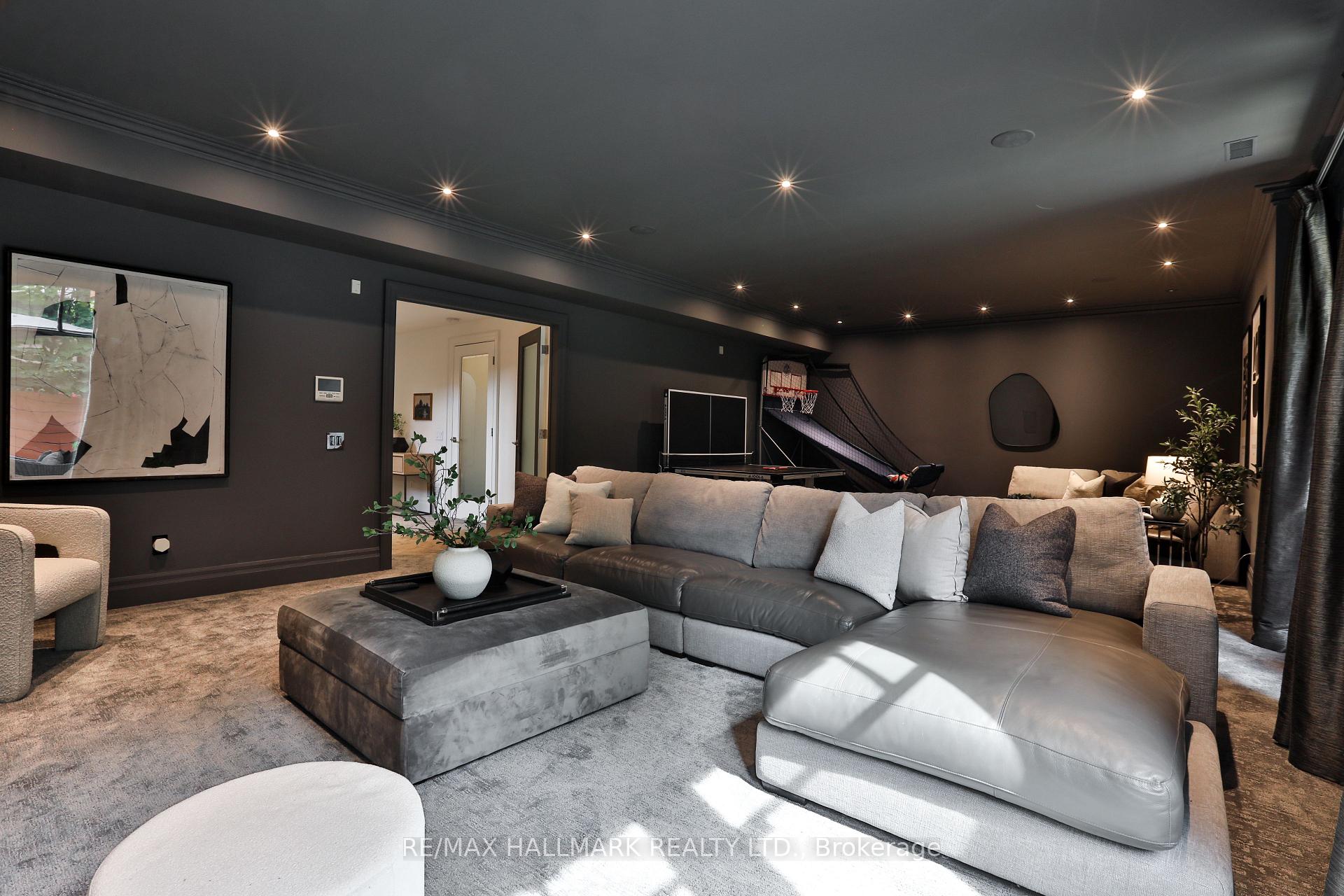 Photo 41 of 11 Forest Ridge Drive, Toronto, Forest Hill North — HOMEH