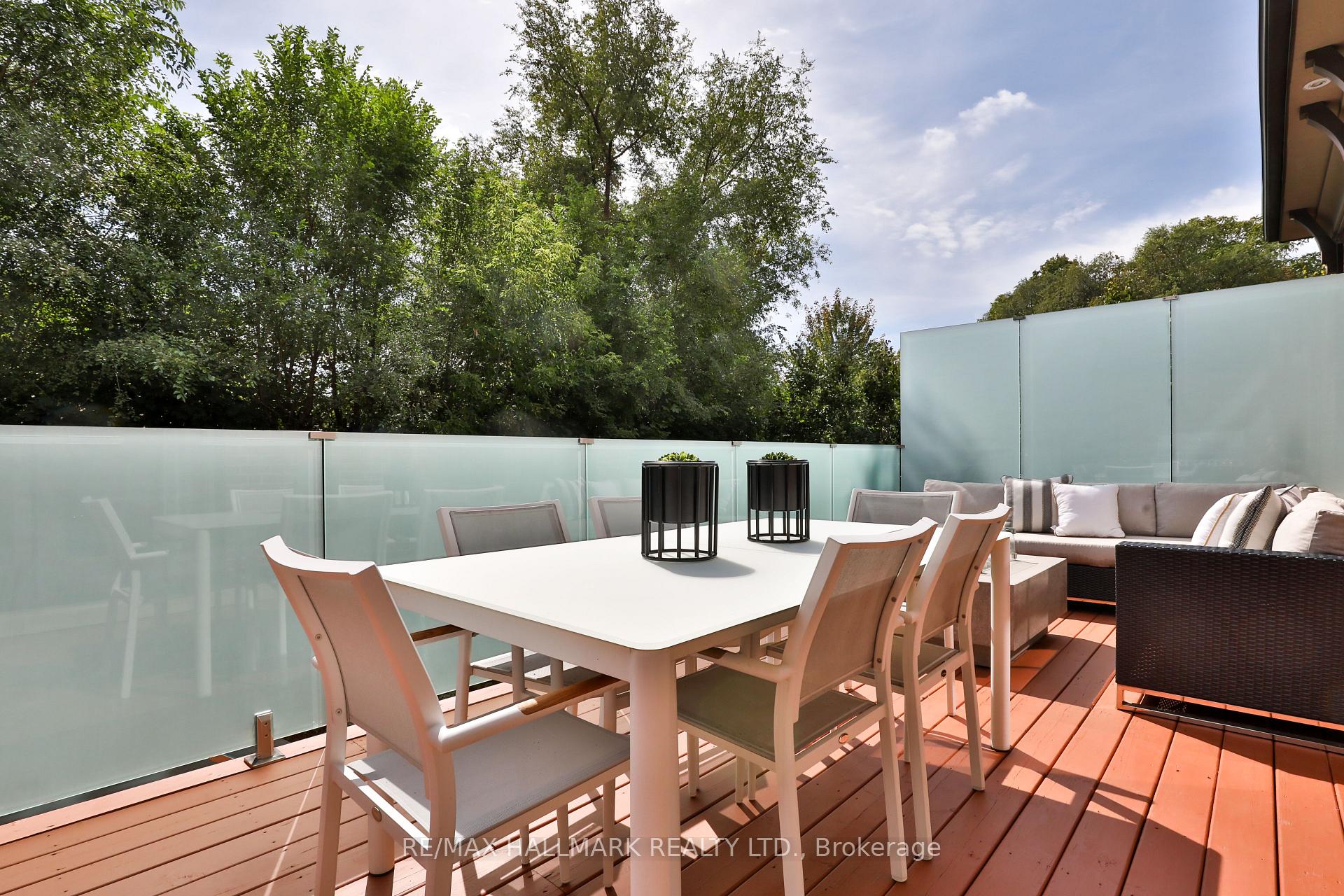 Photo 46 of 11 Forest Ridge Drive, Toronto, Forest Hill North — HOMEH