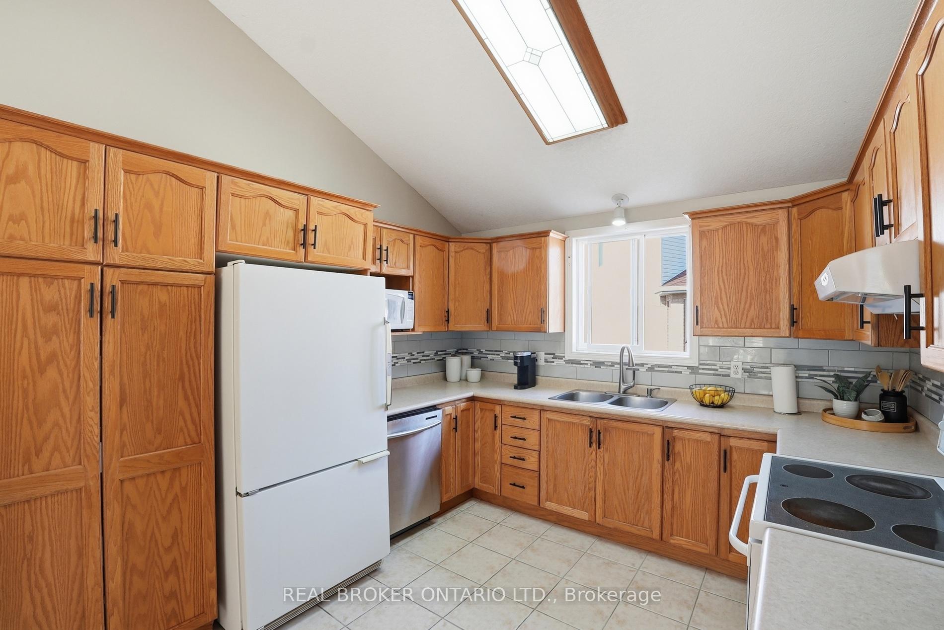 Photo 11 of 26 Kelly Court, Guelph, Willow West/Sugarbush/West Acres — HOMEH