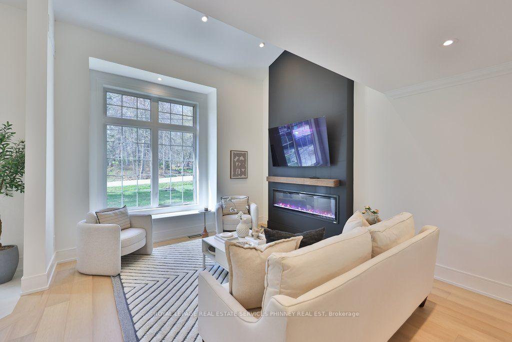 Photo 6 of 1340 Contour Drive, Mississauga, Clarkson — HOMEH