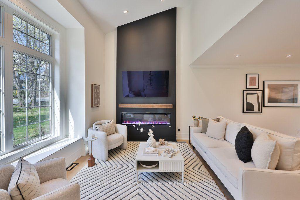 Photo 7 of 1340 Contour Drive, Mississauga, Clarkson — HOMEH
