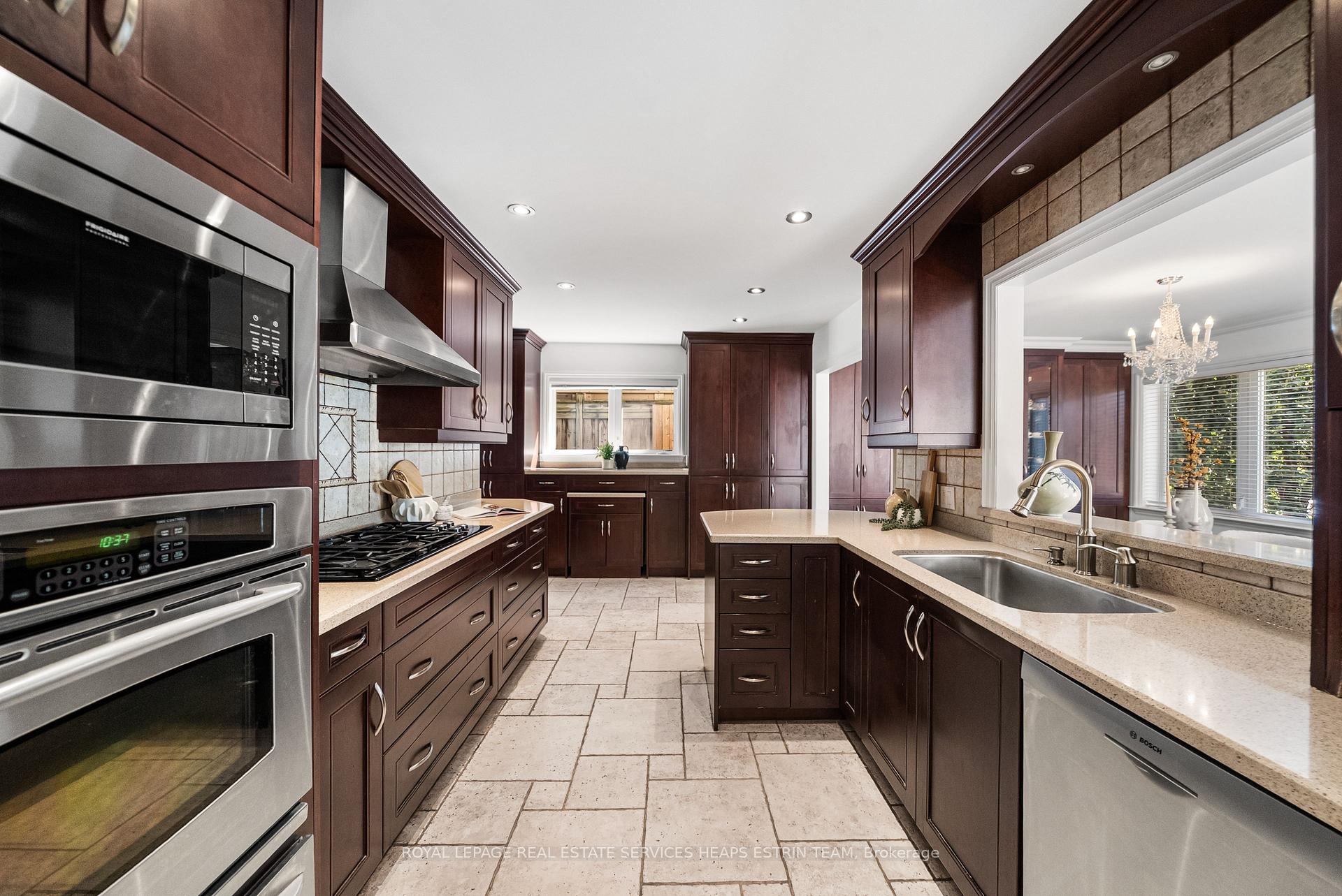 Photo 13 of 129 Babcombe Drive, Markham, Bayview Glen — HOMEH
