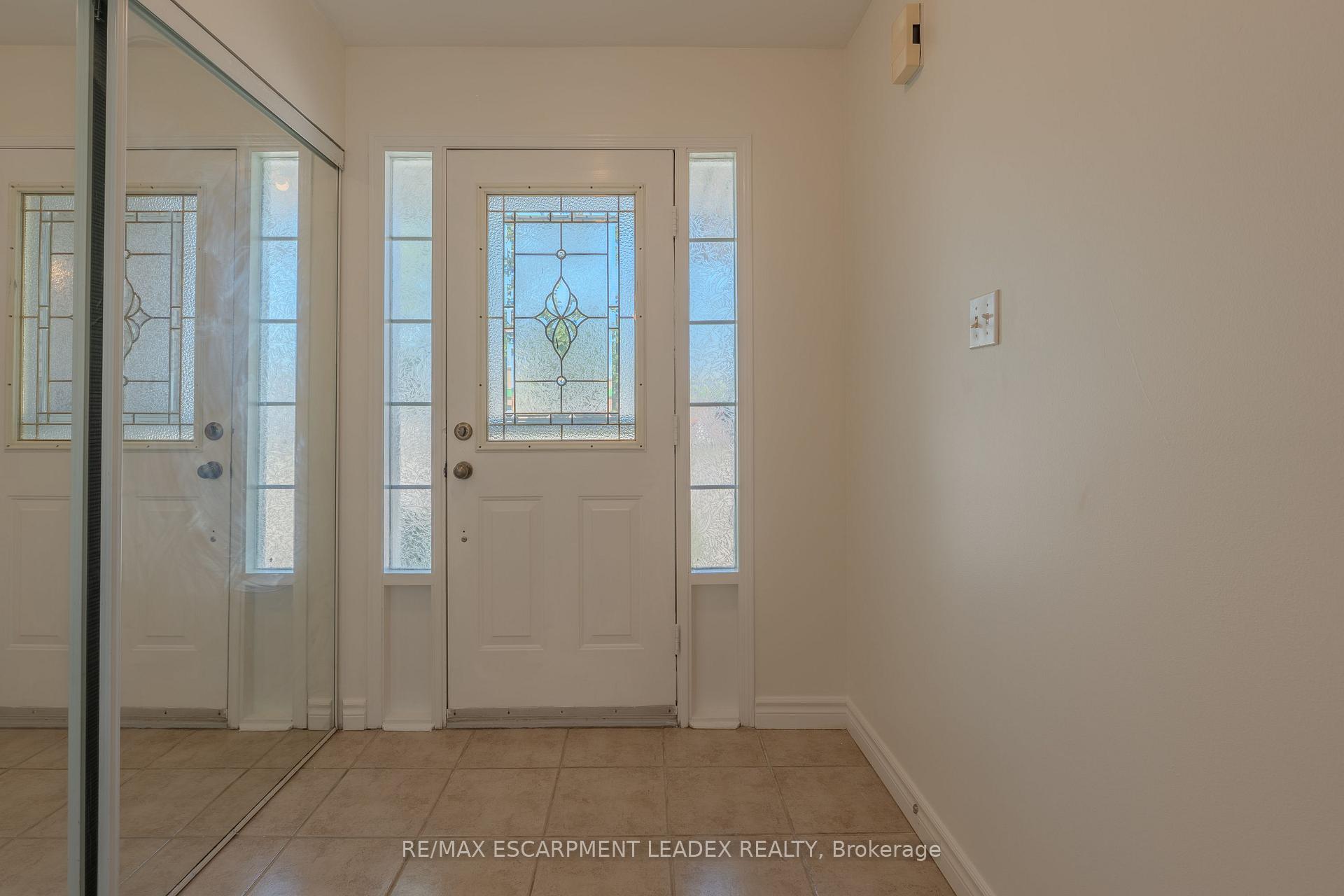 Photo 6 of 4008 Berton Avenue, Burlington, Rose — HOMEH
