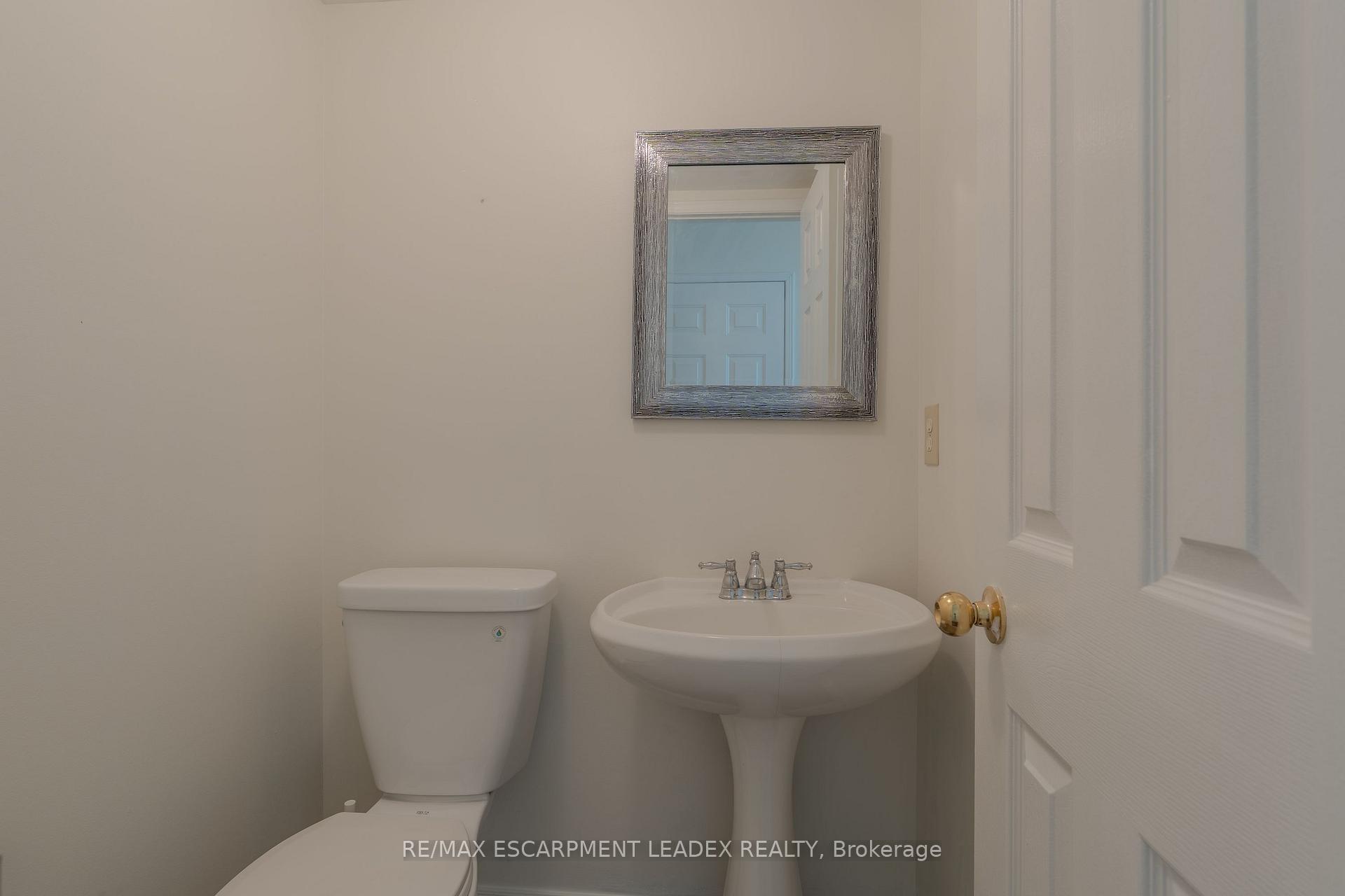 Photo 7 of 4008 Berton Avenue, Burlington, Rose — HOMEH