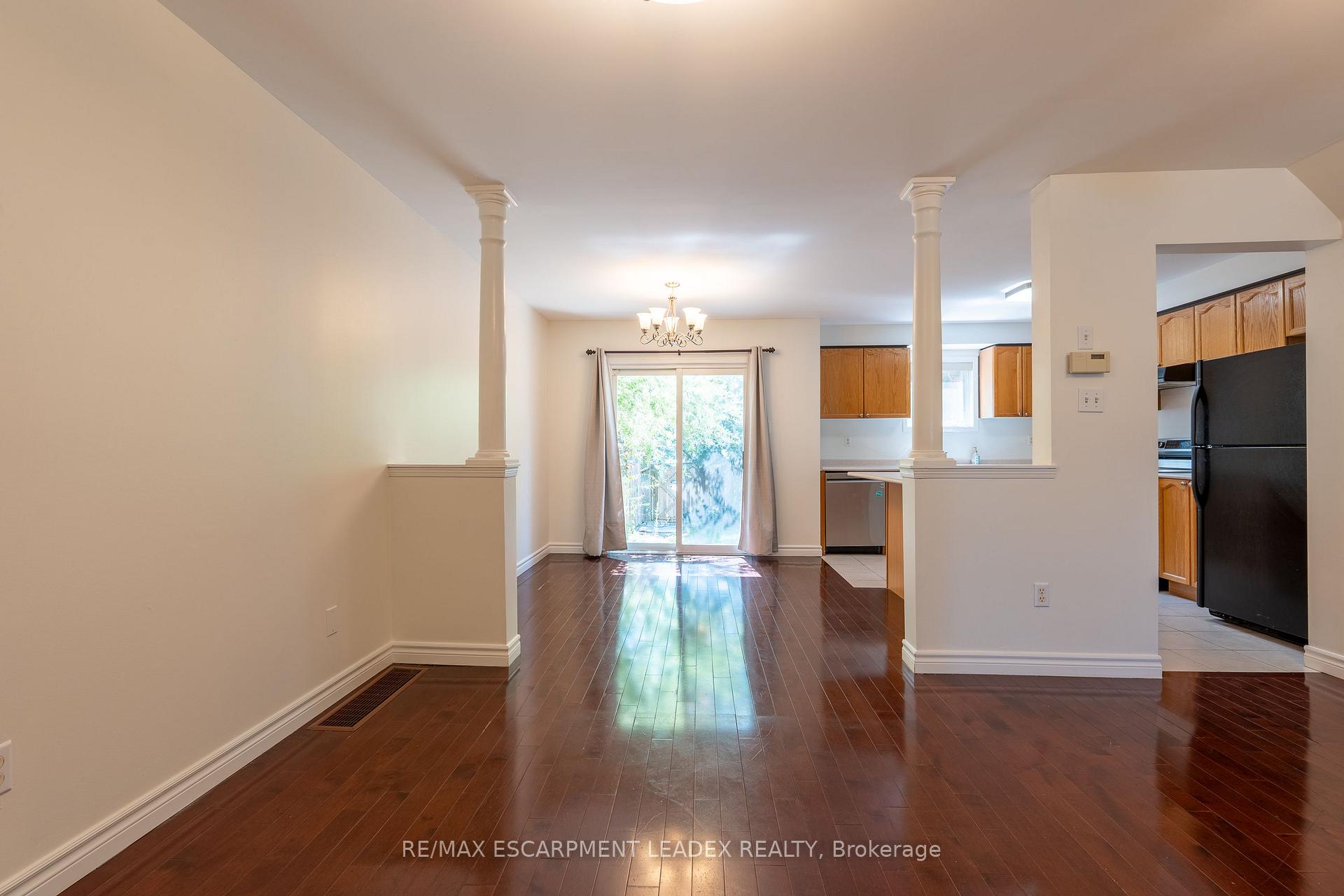 Photo 9 of 4008 Berton Avenue, Burlington, Rose — HOMEH