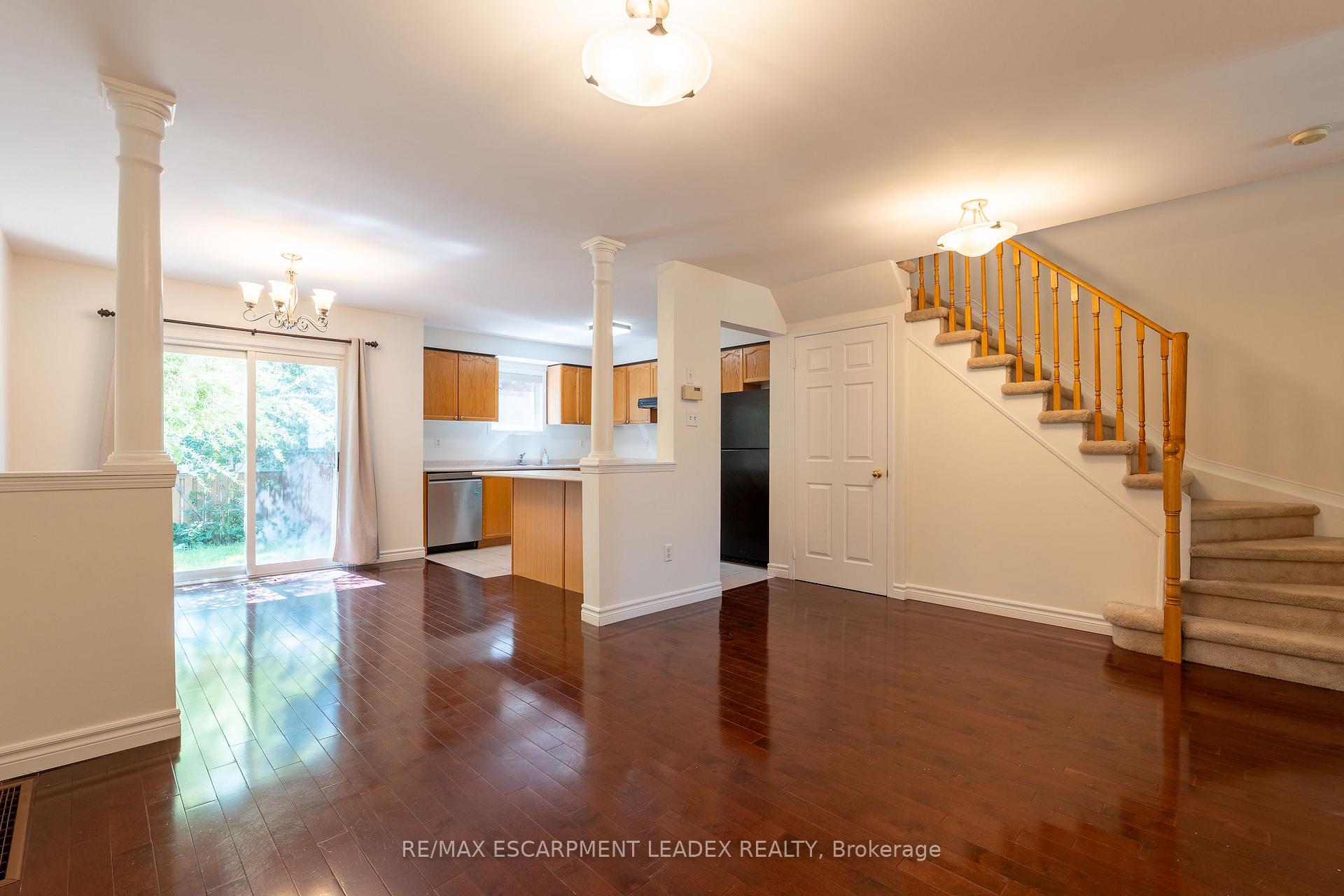 Photo 10 of 4008 Berton Avenue, Burlington, Rose — HOMEH