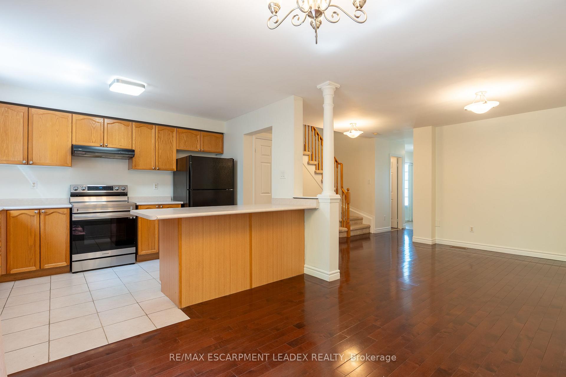 Photo 12 of 4008 Berton Avenue, Burlington, Rose — HOMEH
